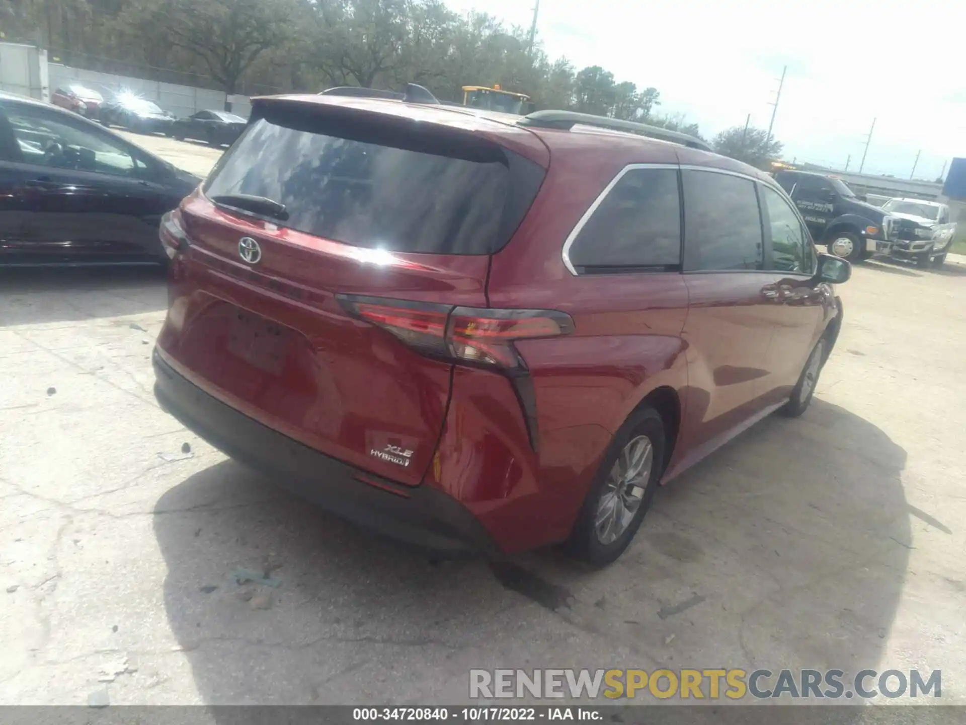 4 Photograph of a damaged car 5TDYRKEC5NS076079 TOYOTA SIENNA 2022