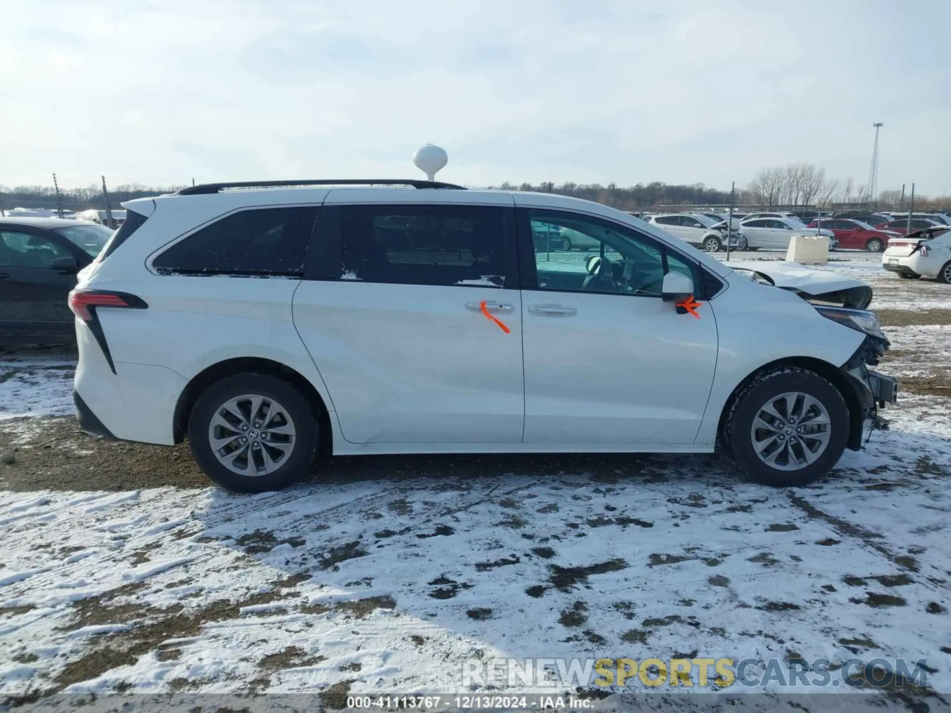 14 Photograph of a damaged car 5TDYRKEC6NS078018 TOYOTA SIENNA 2022