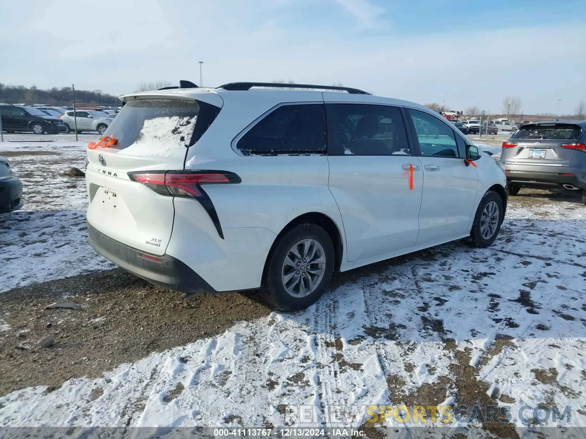 4 Photograph of a damaged car 5TDYRKEC6NS078018 TOYOTA SIENNA 2022