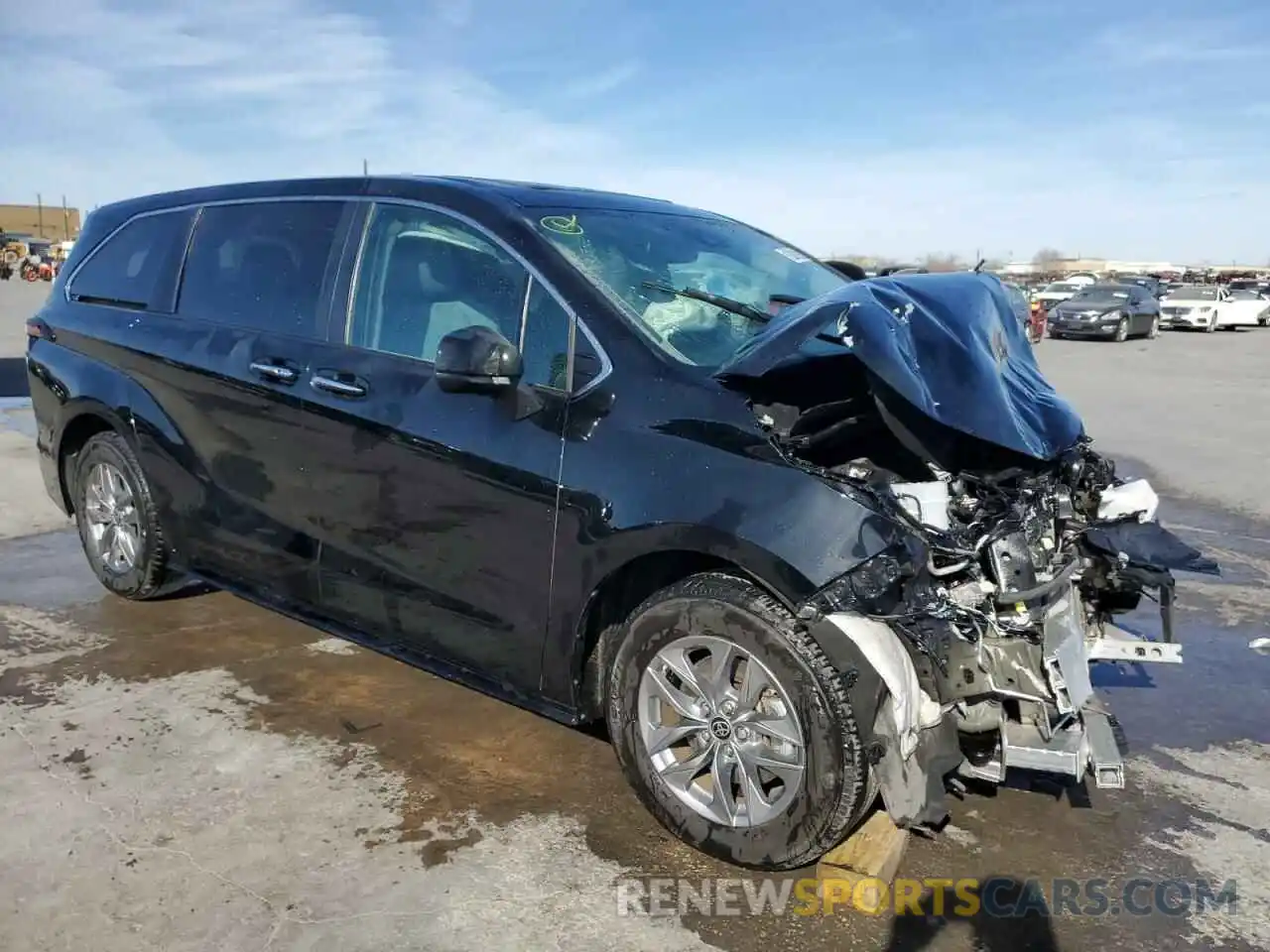 4 Photograph of a damaged car 5TDYRKEC6NS103936 TOYOTA SIENNA 2022