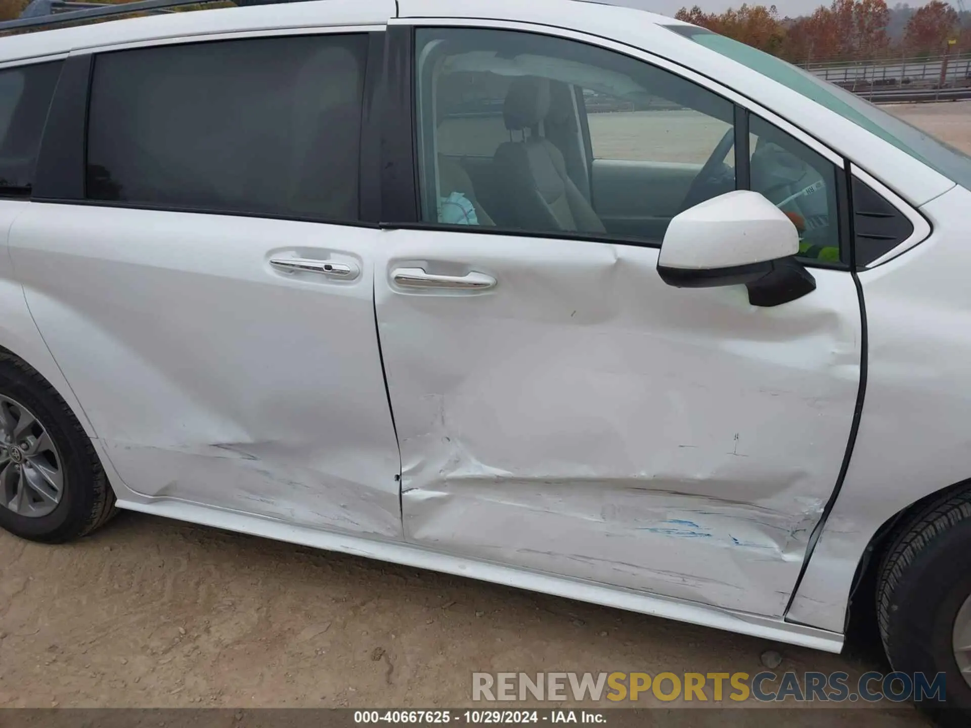 6 Photograph of a damaged car 5TDYRKEC6NS110028 TOYOTA SIENNA 2022