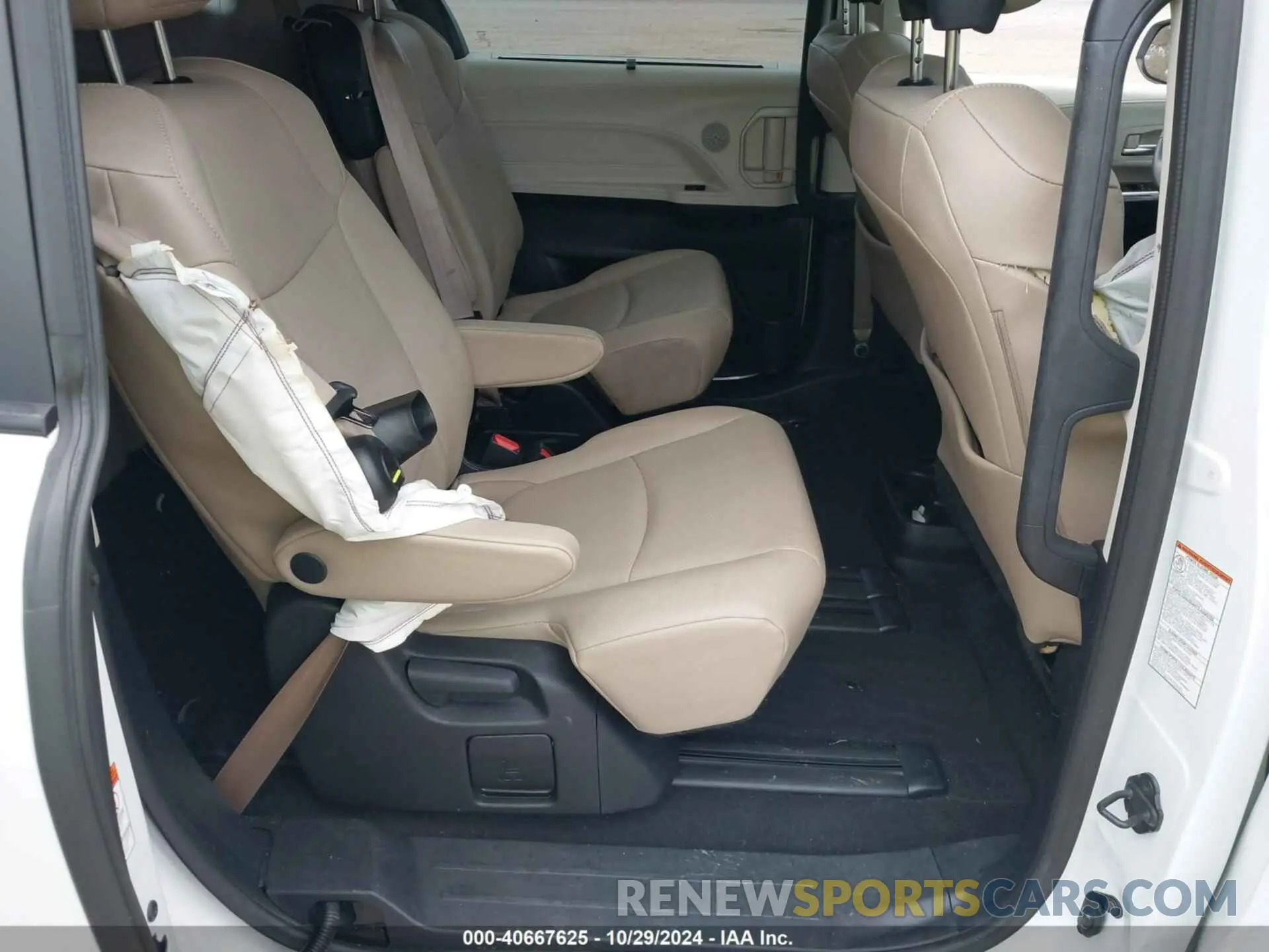 8 Photograph of a damaged car 5TDYRKEC6NS110028 TOYOTA SIENNA 2022