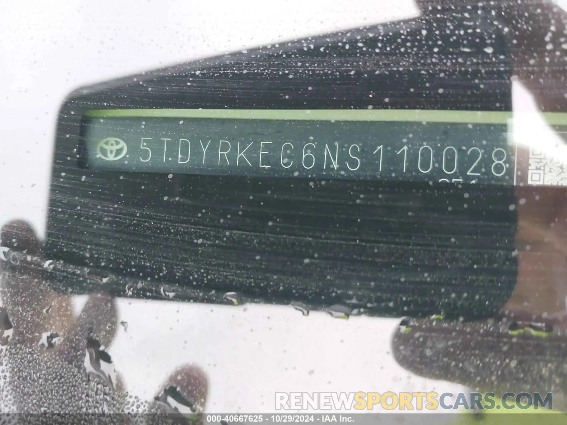 9 Photograph of a damaged car 5TDYRKEC6NS110028 TOYOTA SIENNA 2022