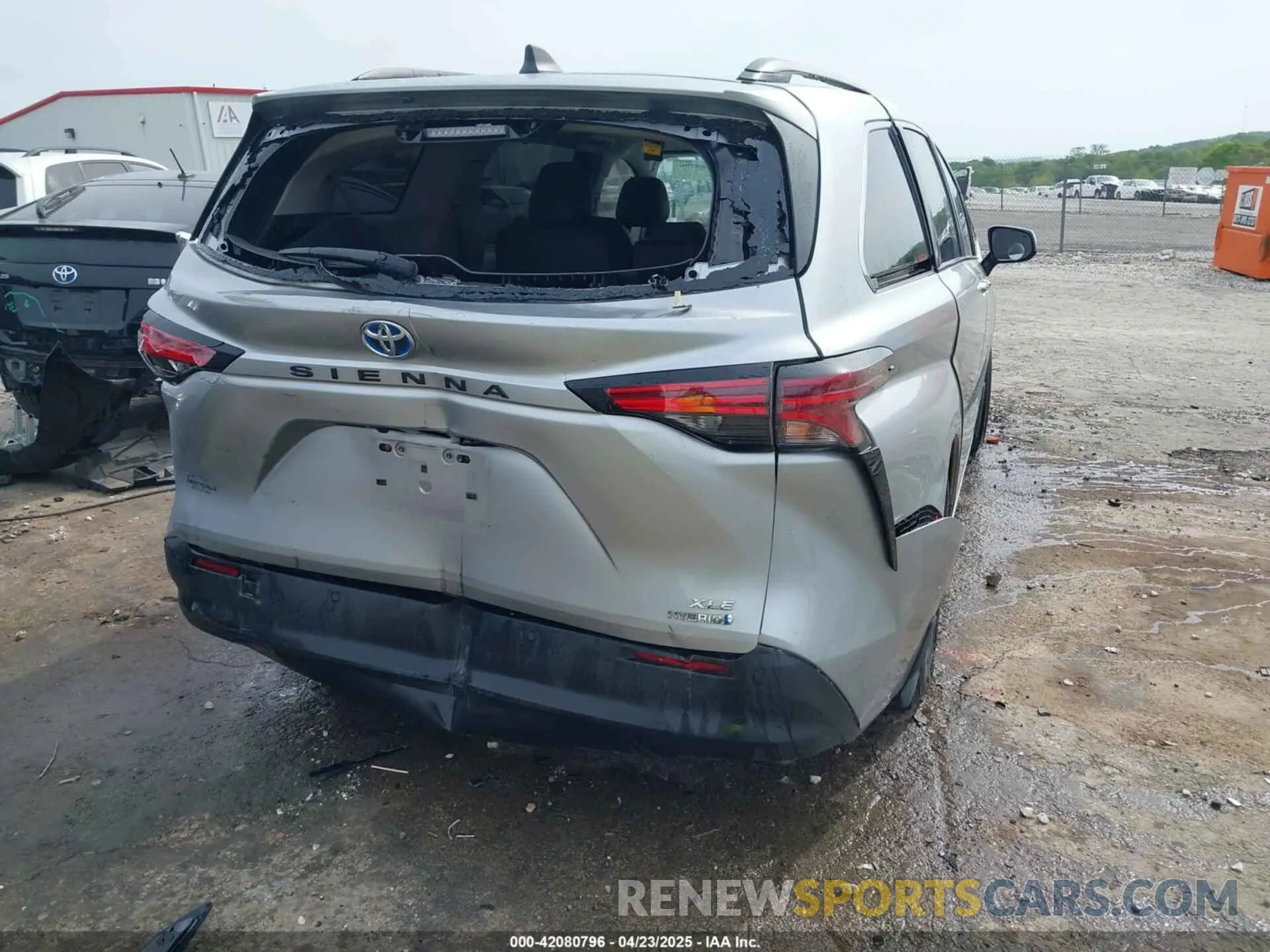 4 Photograph of a damaged car 5TDYRKEC7NS092770 TOYOTA SIENNA 2022