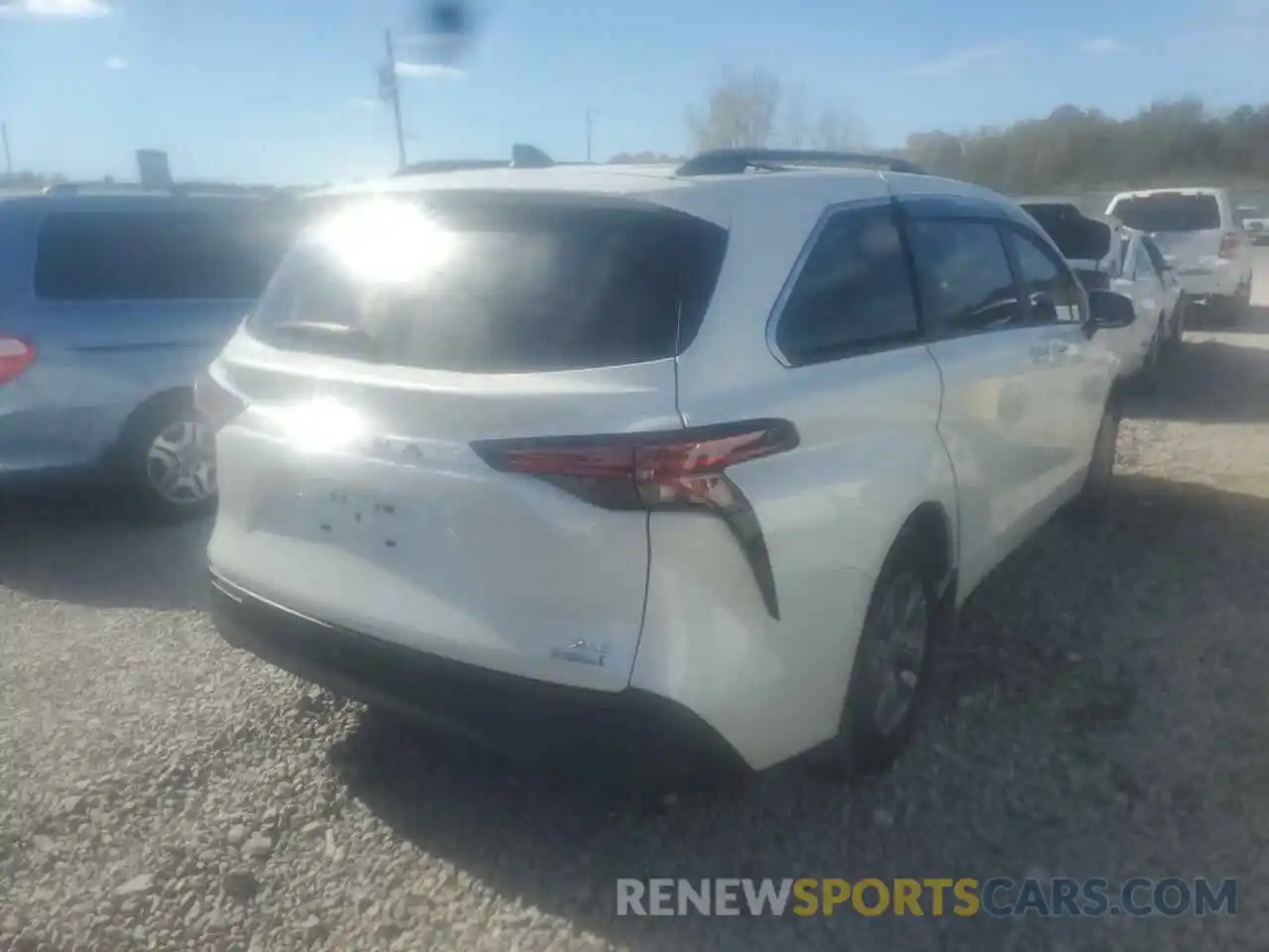 4 Photograph of a damaged car 5TDYRKEC7NS100933 TOYOTA SIENNA 2022