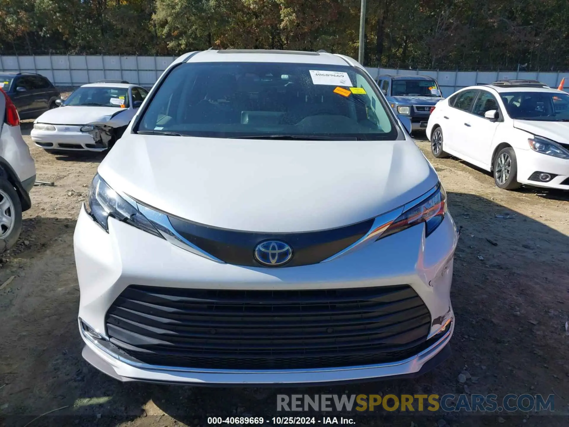 12 Photograph of a damaged car 5TDYRKEC7NS119112 TOYOTA SIENNA 2022