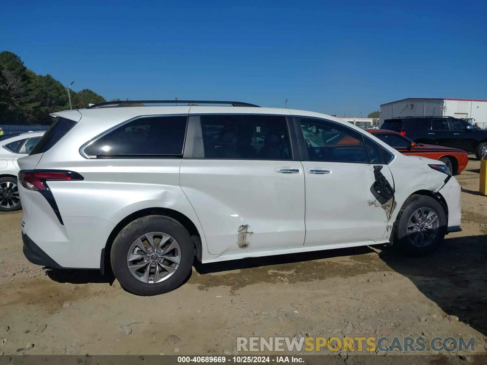 13 Photograph of a damaged car 5TDYRKEC7NS119112 TOYOTA SIENNA 2022
