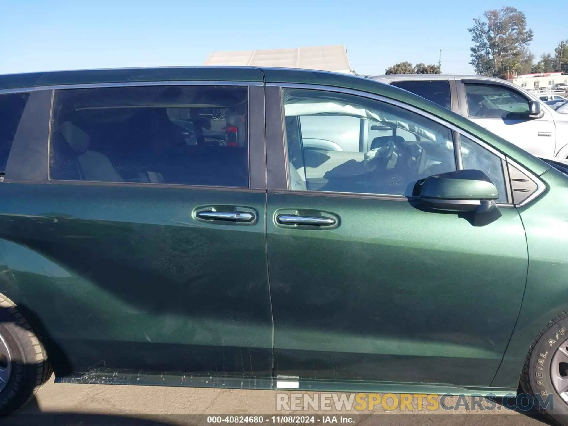 13 Photograph of a damaged car 5TDYRKEC8NS099453 TOYOTA SIENNA 2022