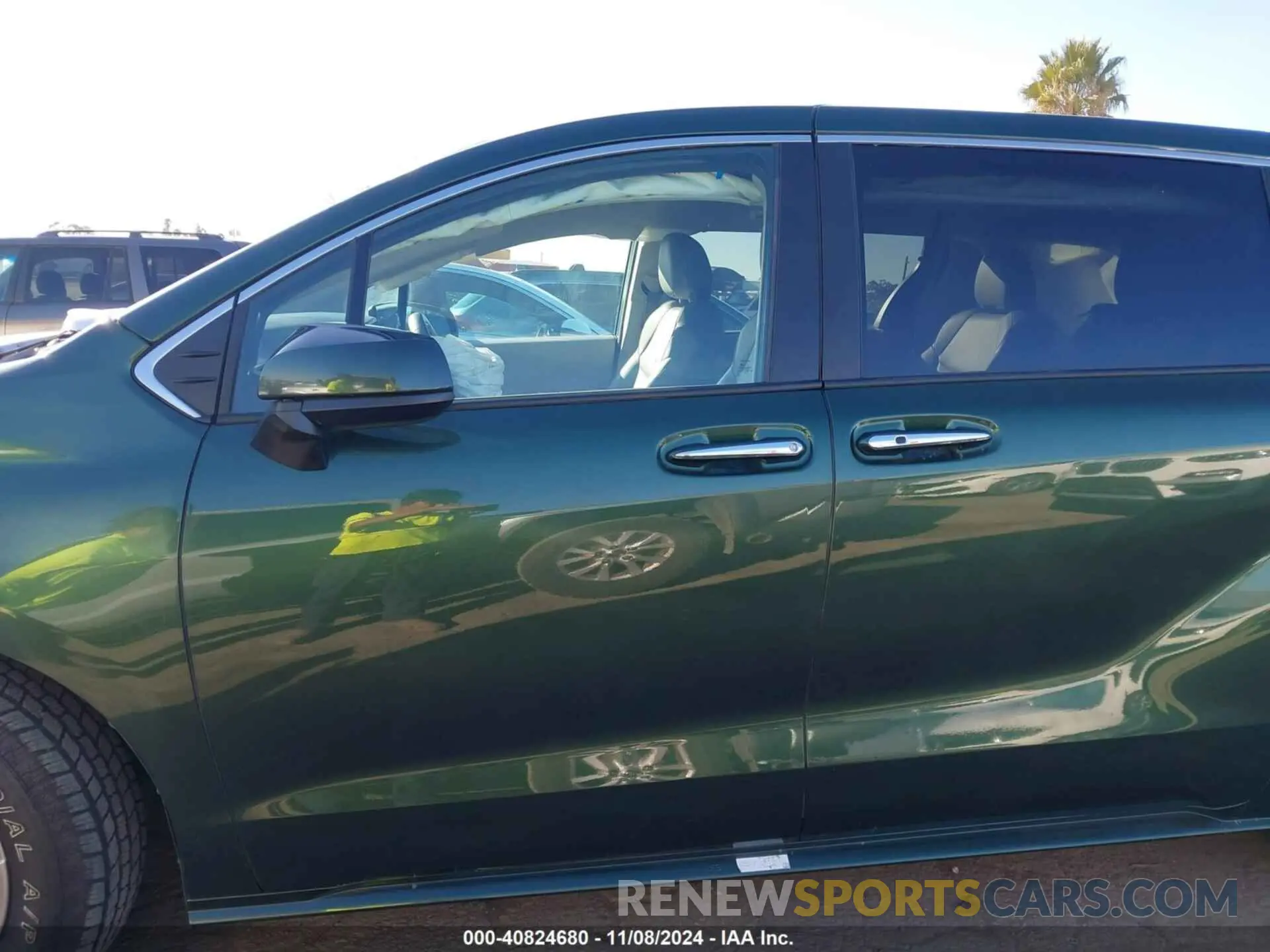 14 Photograph of a damaged car 5TDYRKEC8NS099453 TOYOTA SIENNA 2022