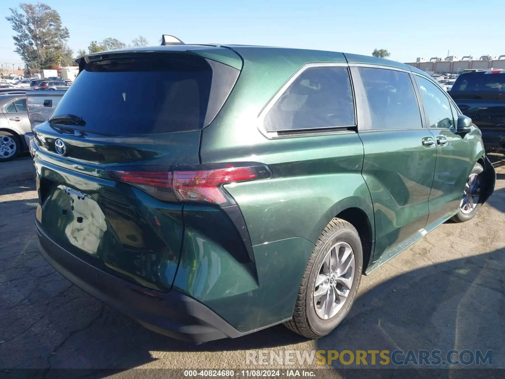 4 Photograph of a damaged car 5TDYRKEC8NS099453 TOYOTA SIENNA 2022