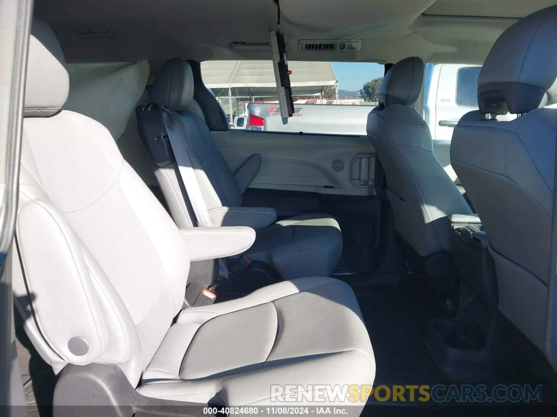 8 Photograph of a damaged car 5TDYRKEC8NS099453 TOYOTA SIENNA 2022