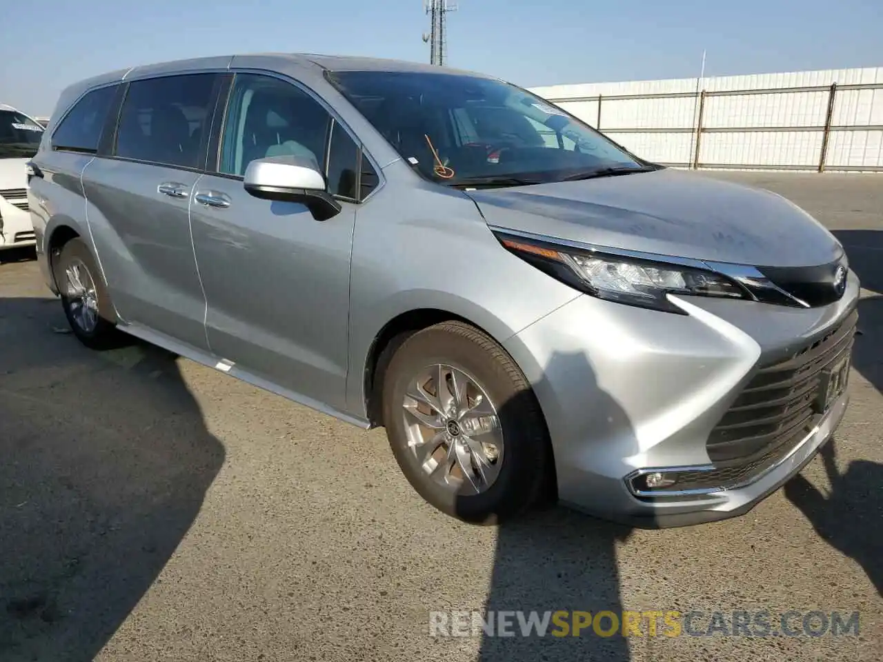 4 Photograph of a damaged car 5TDYRKEC8NS115473 TOYOTA SIENNA 2022