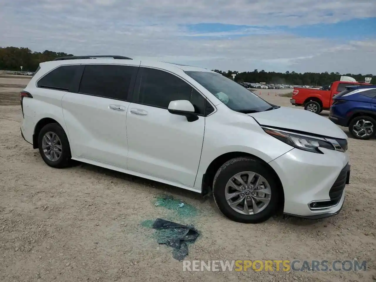 4 Photograph of a damaged car 5TDYRKEC9NS098411 TOYOTA SIENNA 2022