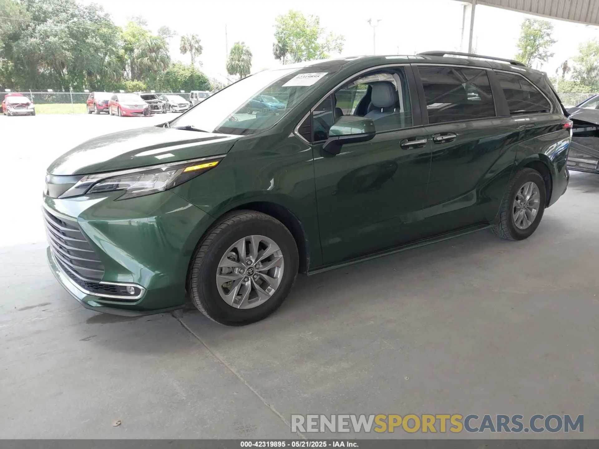 2 Photograph of a damaged car 5TDYRKEC9NS102196 TOYOTA SIENNA 2022