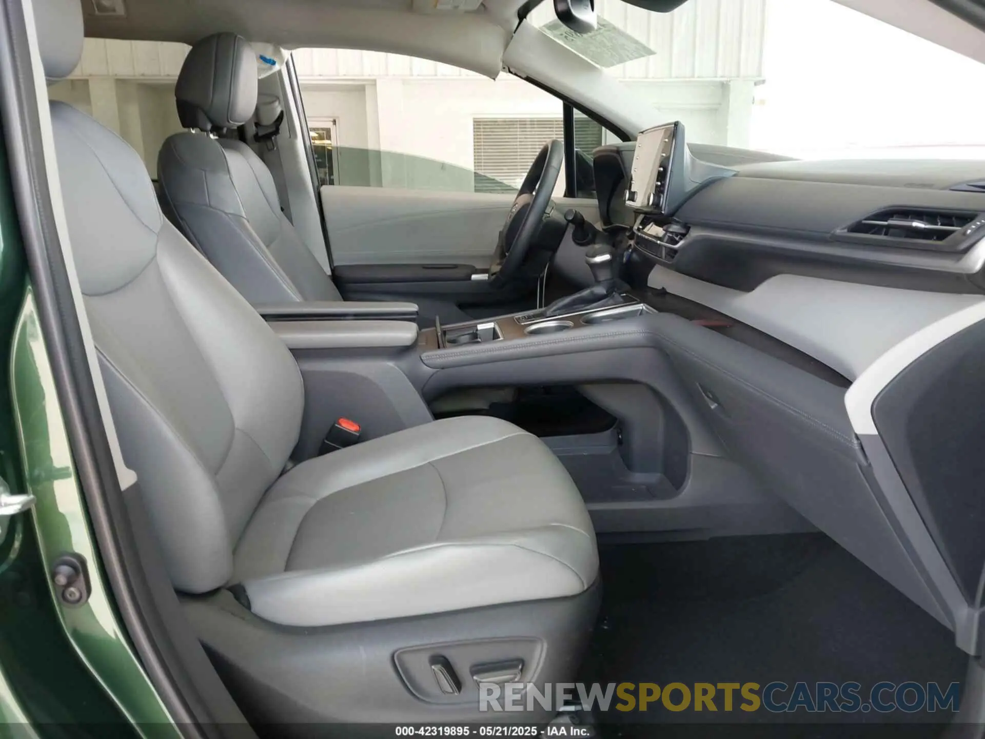 5 Photograph of a damaged car 5TDYRKEC9NS102196 TOYOTA SIENNA 2022