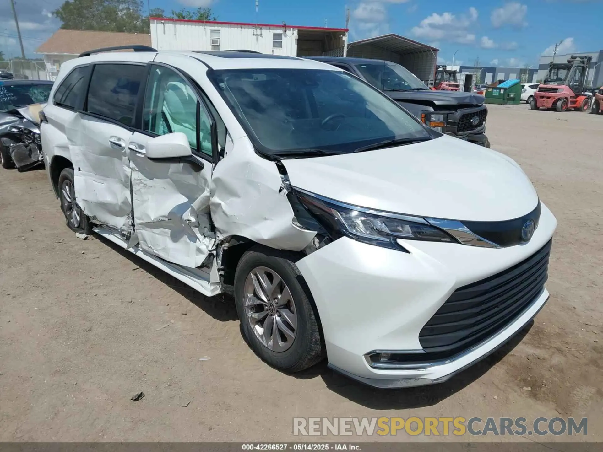 1 Photograph of a damaged car 5TDYRKECXNS074912 TOYOTA SIENNA 2022