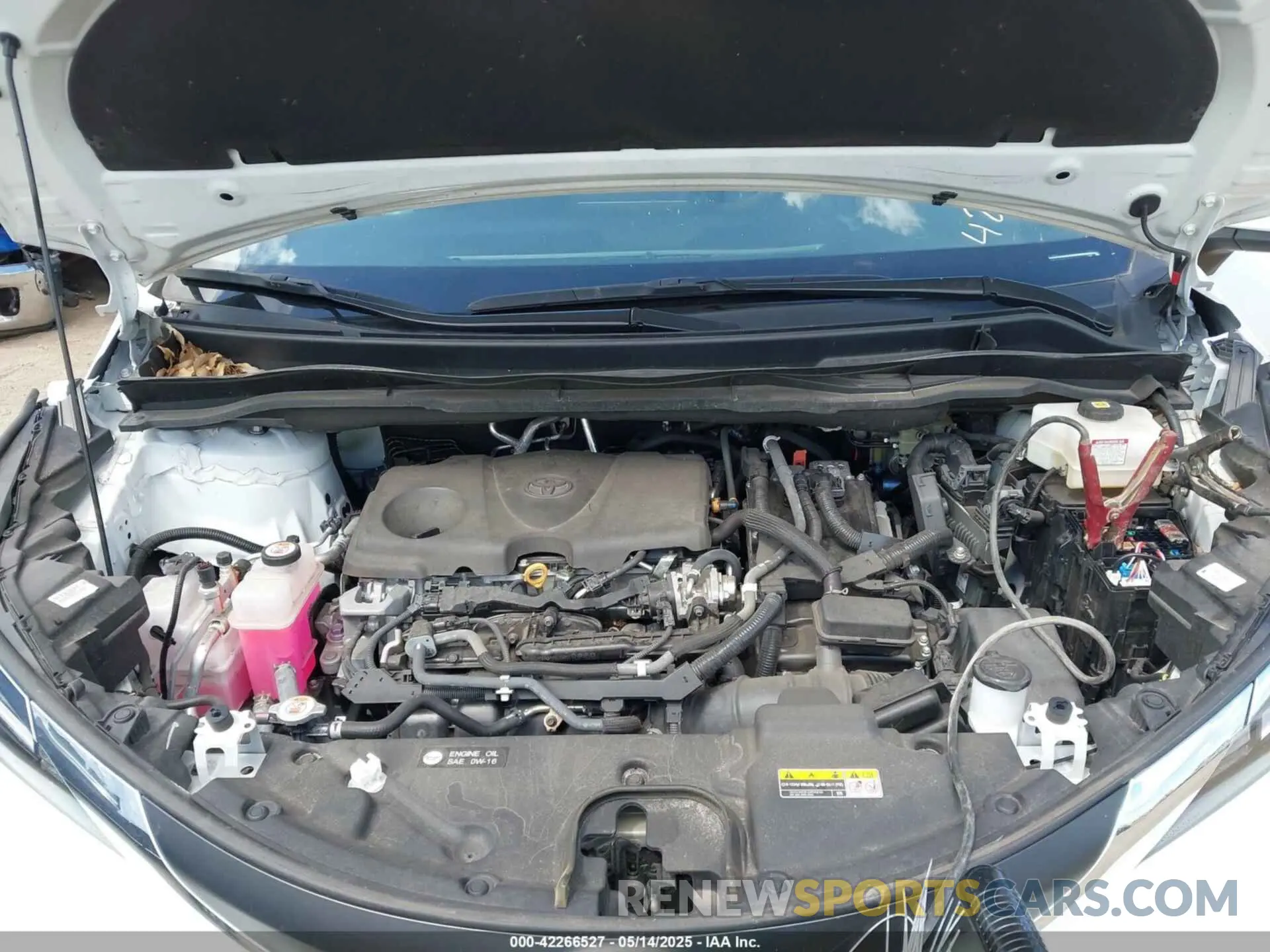 10 Photograph of a damaged car 5TDYRKECXNS074912 TOYOTA SIENNA 2022