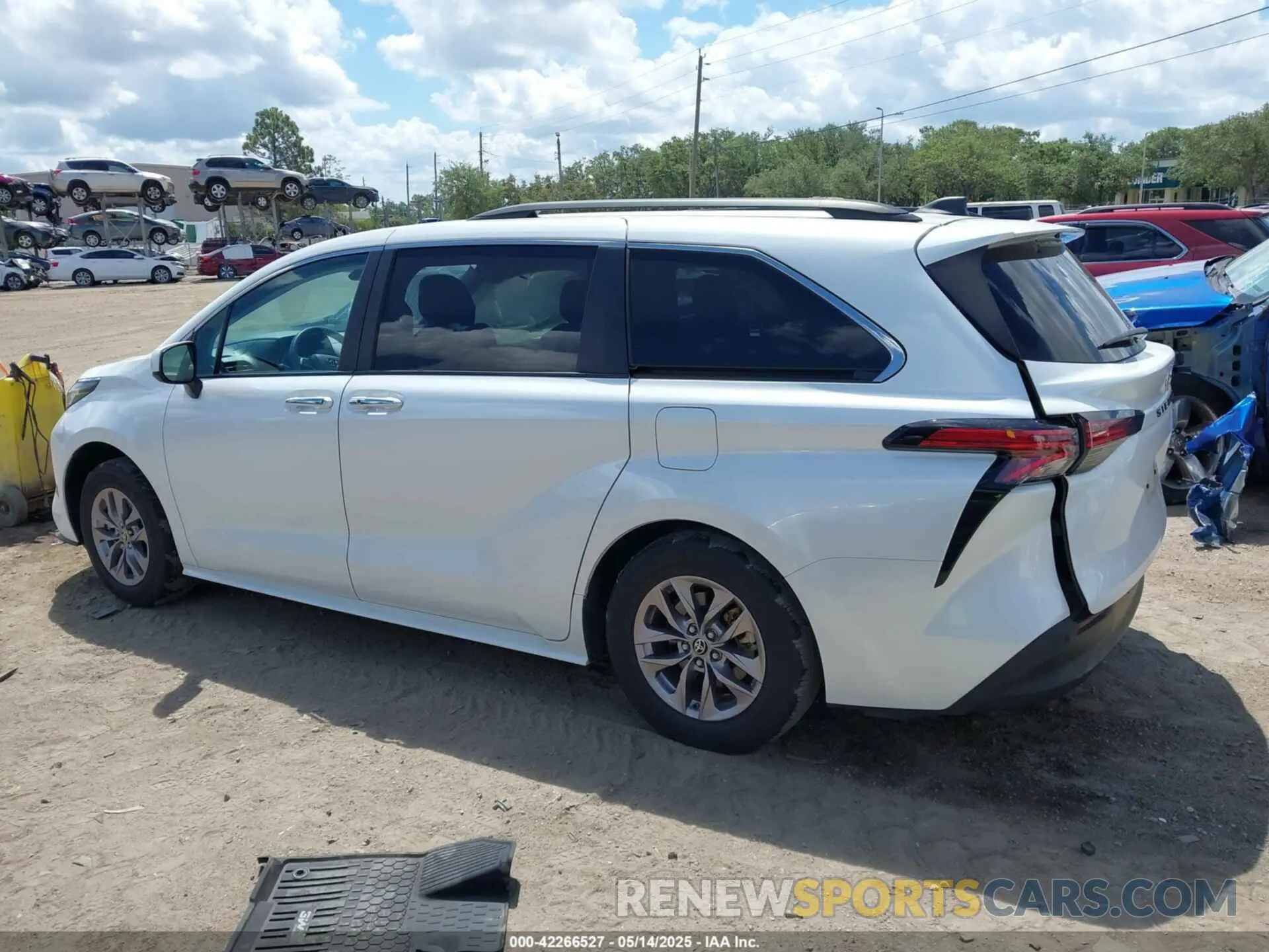 14 Photograph of a damaged car 5TDYRKECXNS074912 TOYOTA SIENNA 2022