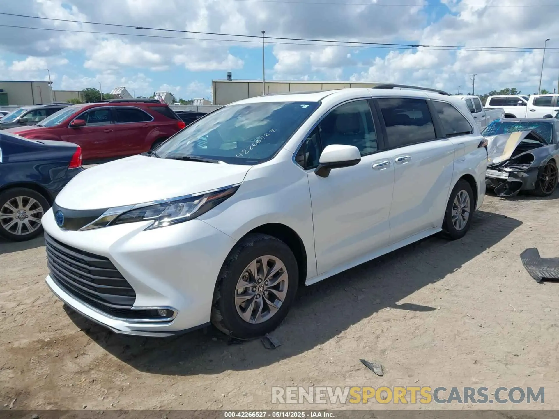 2 Photograph of a damaged car 5TDYRKECXNS074912 TOYOTA SIENNA 2022