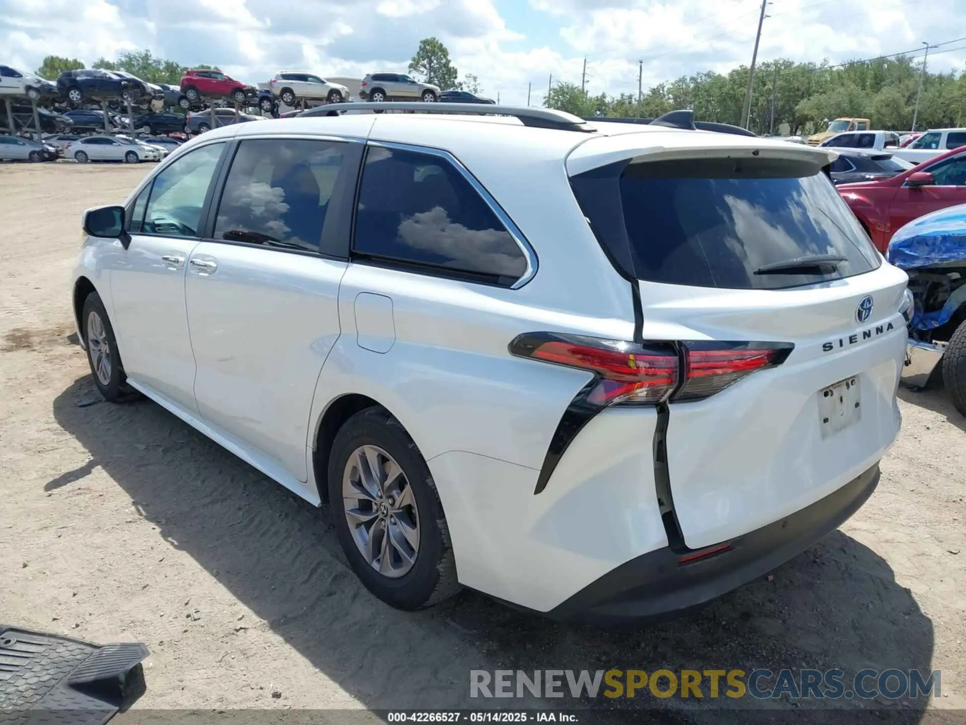 3 Photograph of a damaged car 5TDYRKECXNS074912 TOYOTA SIENNA 2022