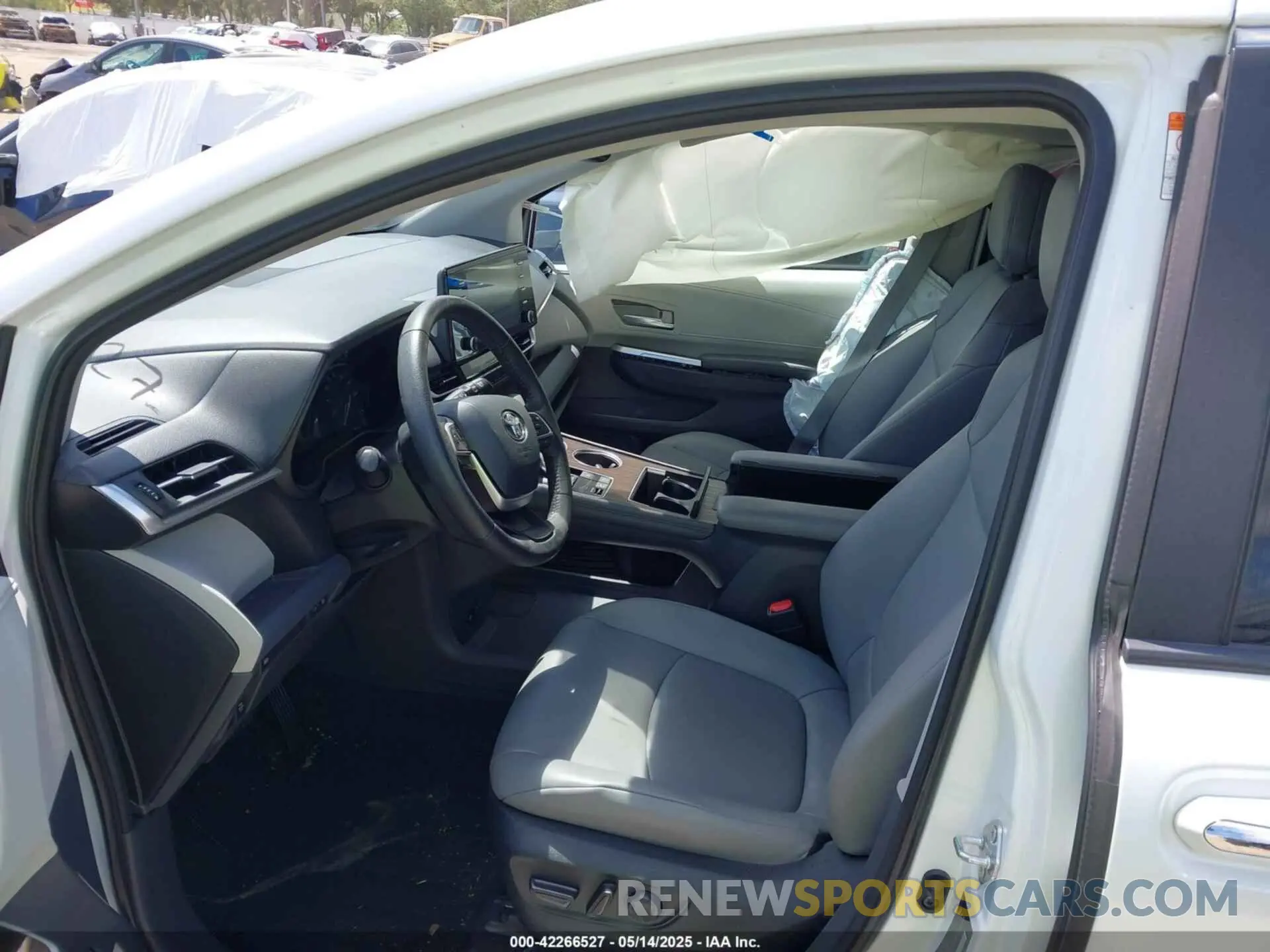 5 Photograph of a damaged car 5TDYRKECXNS074912 TOYOTA SIENNA 2022