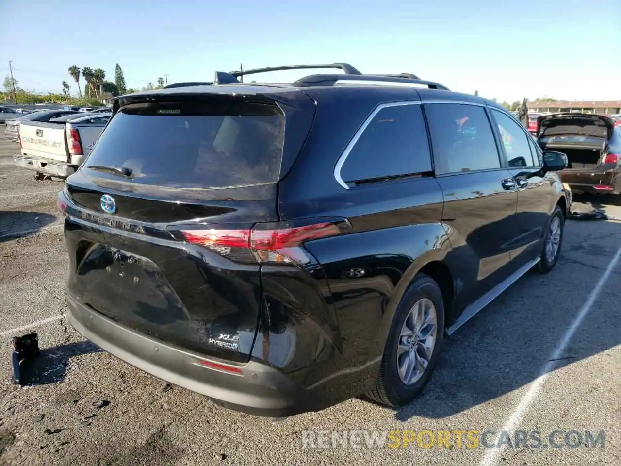 4 Photograph of a damaged car 5TDYRKECXNS081472 TOYOTA SIENNA 2022