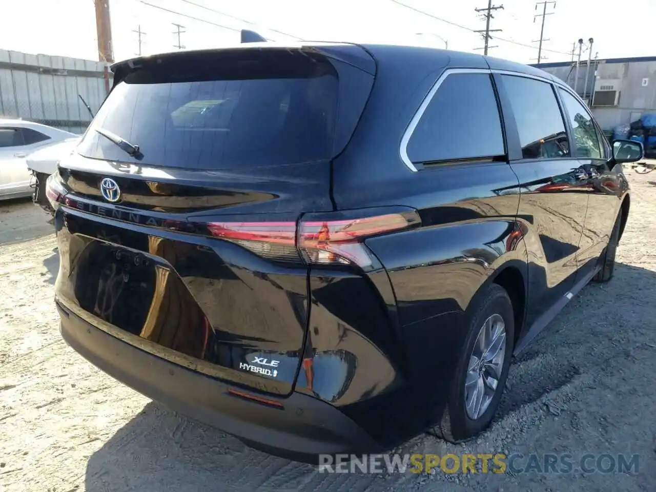 4 Photograph of a damaged car 5TDYRKECXNS085568 TOYOTA SIENNA 2022