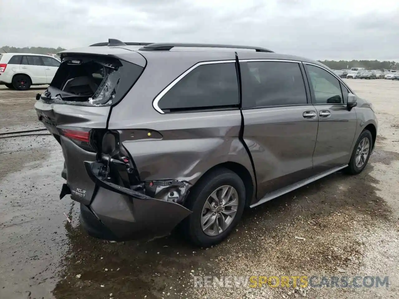 3 Photograph of a damaged car 5TDYRKECXNS087319 TOYOTA SIENNA 2022