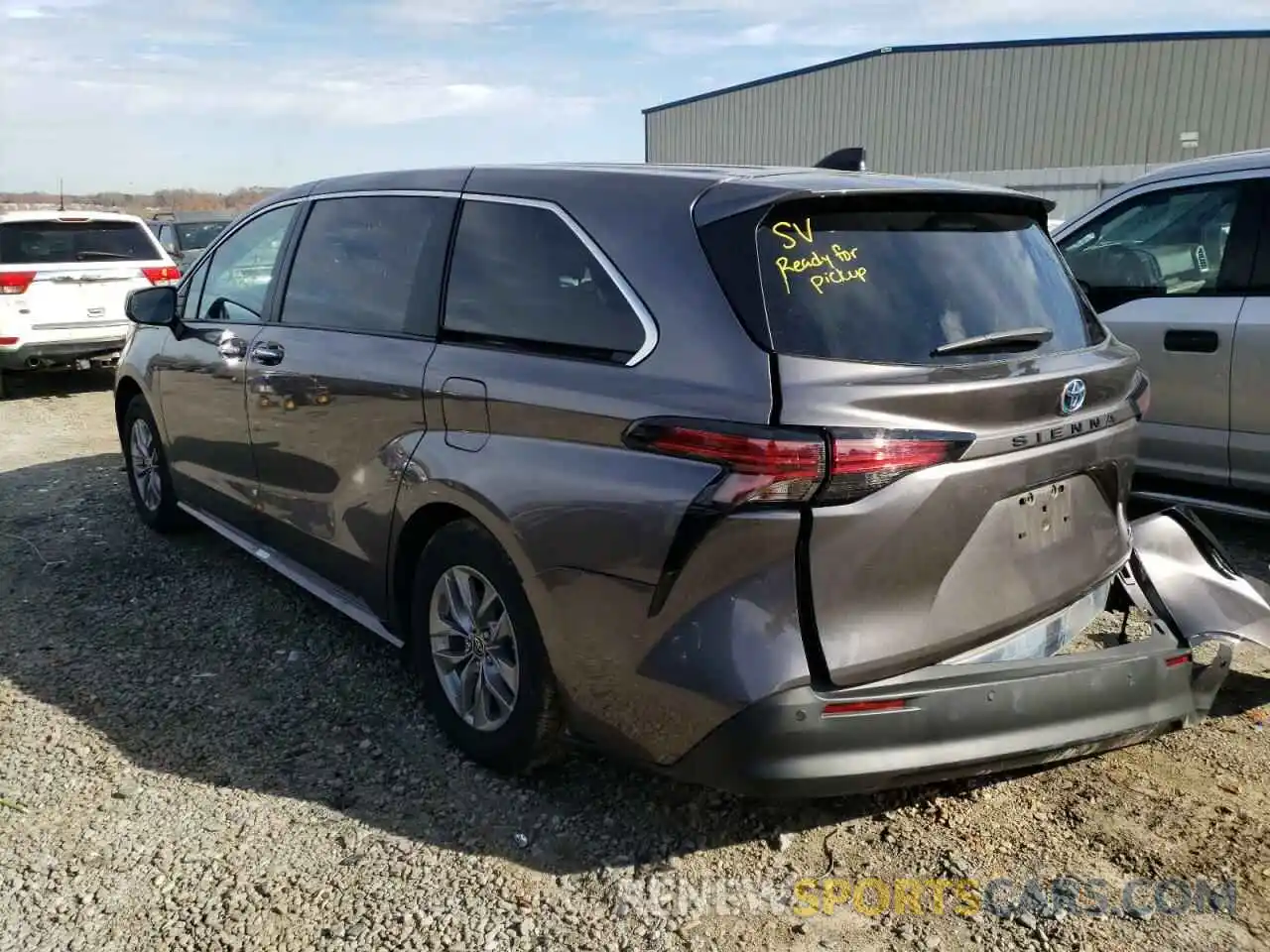 2 Photograph of a damaged car 5TDYRKECXNS102918 TOYOTA SIENNA 2022