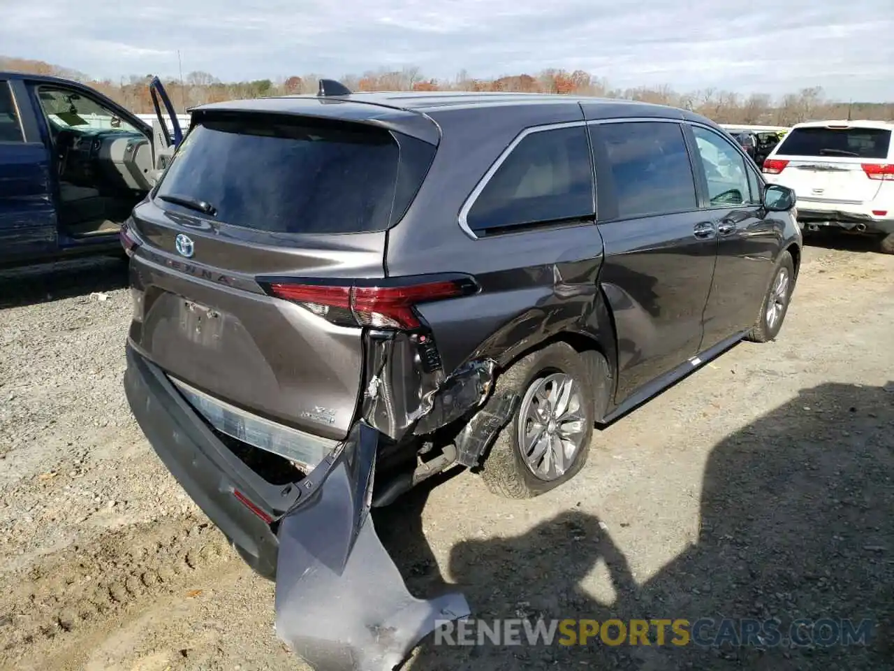 3 Photograph of a damaged car 5TDYRKECXNS102918 TOYOTA SIENNA 2022