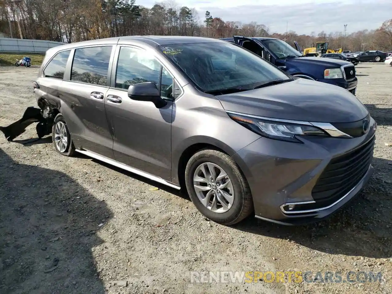 4 Photograph of a damaged car 5TDYRKECXNS102918 TOYOTA SIENNA 2022