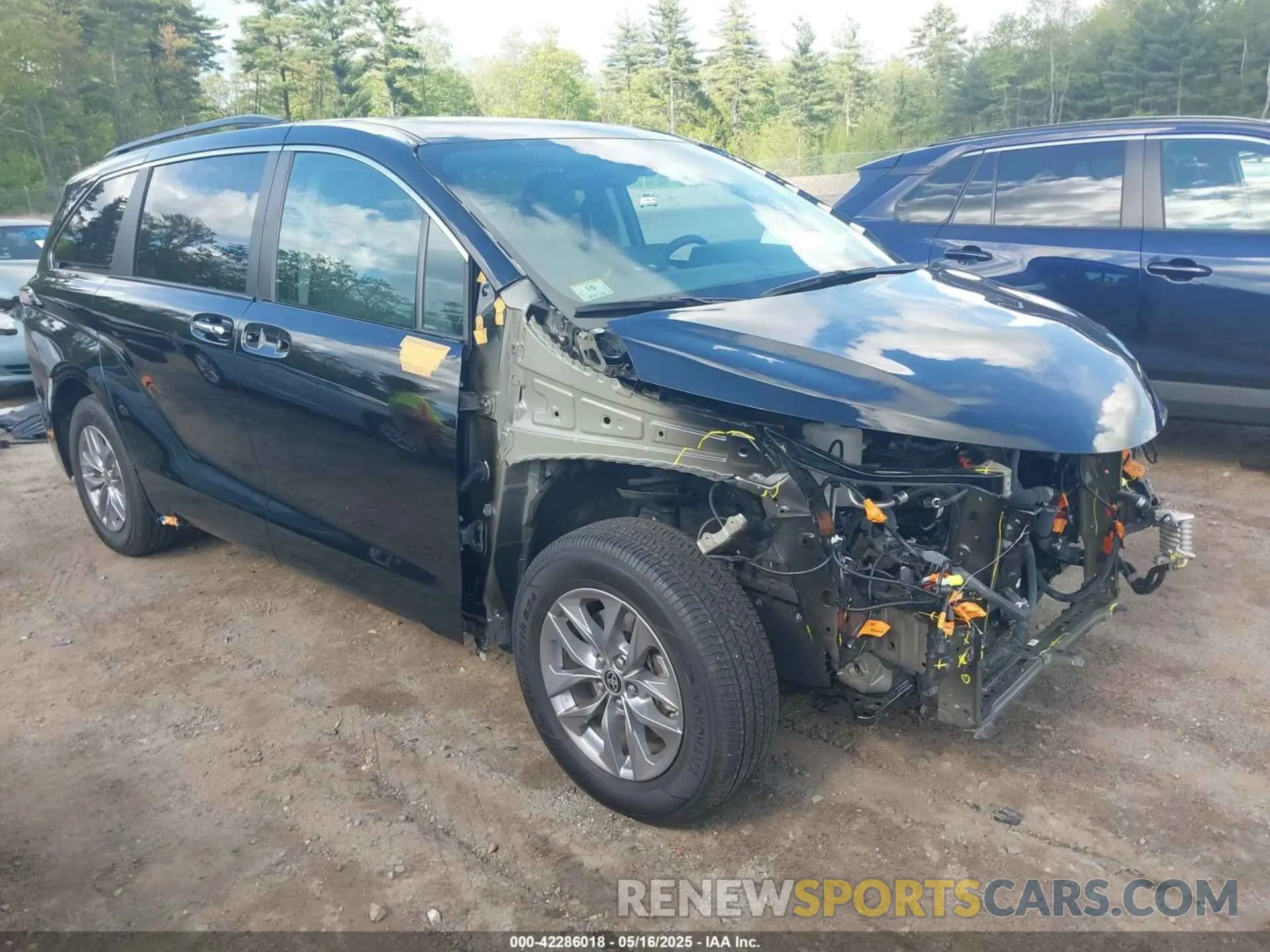 1 Photograph of a damaged car 5TDYSKFC2NS042734 TOYOTA SIENNA 2022