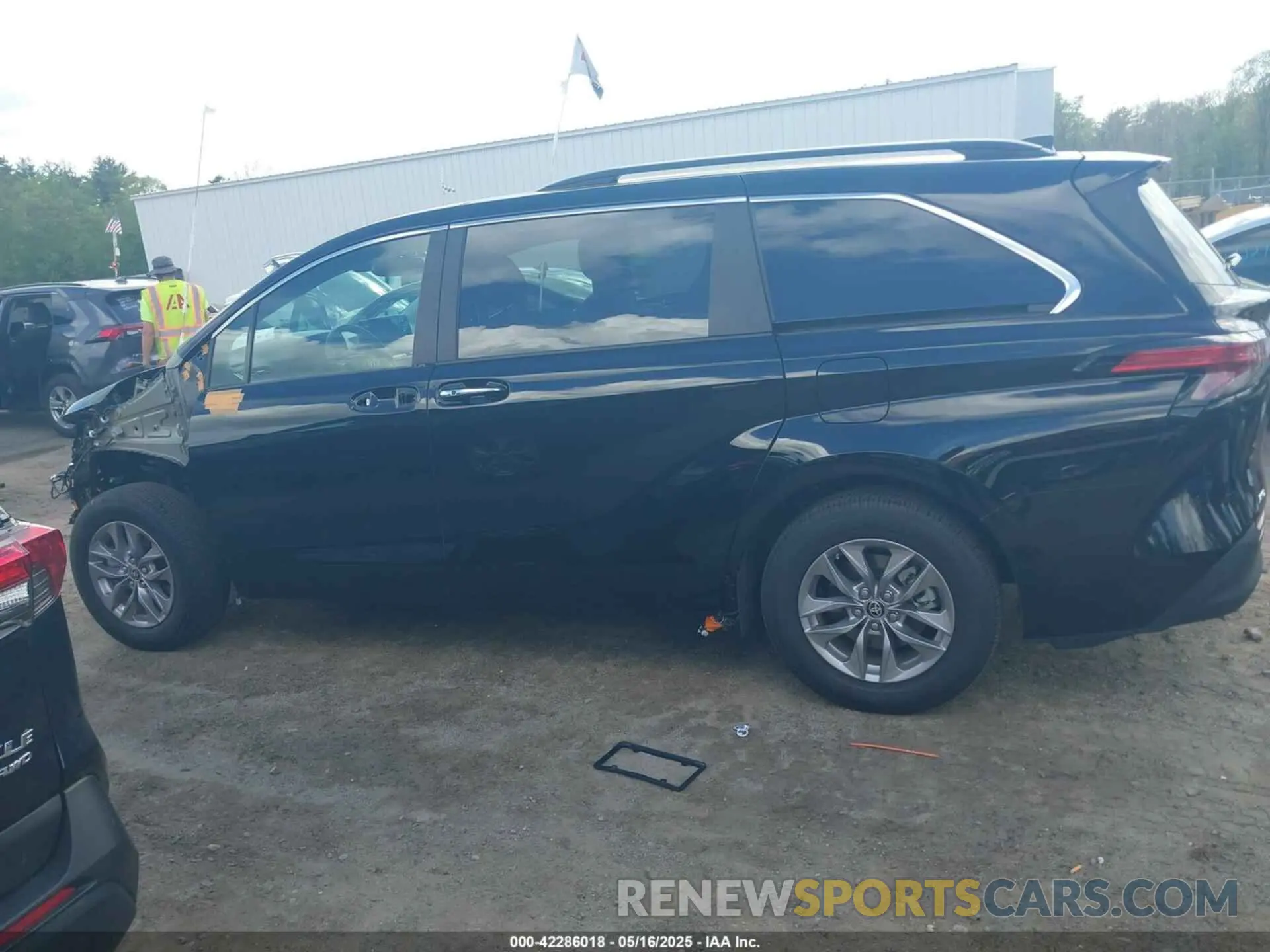 15 Photograph of a damaged car 5TDYSKFC2NS042734 TOYOTA SIENNA 2022
