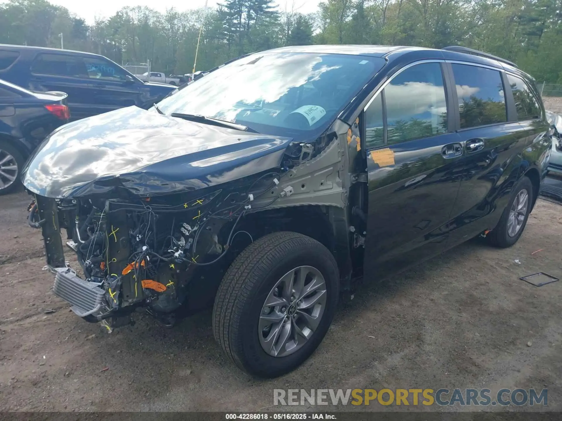 2 Photograph of a damaged car 5TDYSKFC2NS042734 TOYOTA SIENNA 2022