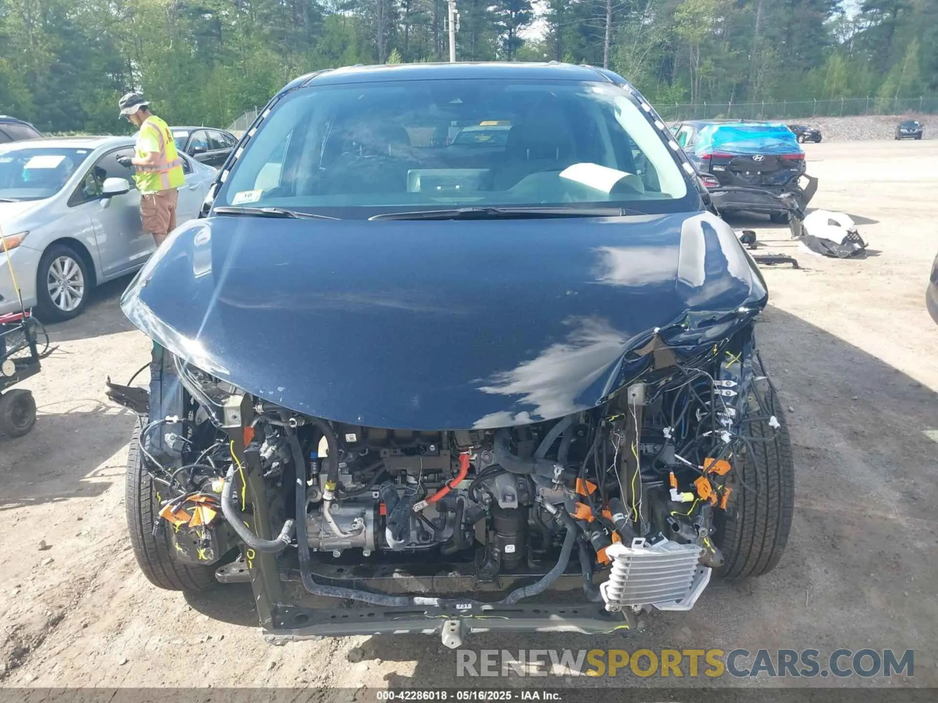 6 Photograph of a damaged car 5TDYSKFC2NS042734 TOYOTA SIENNA 2022