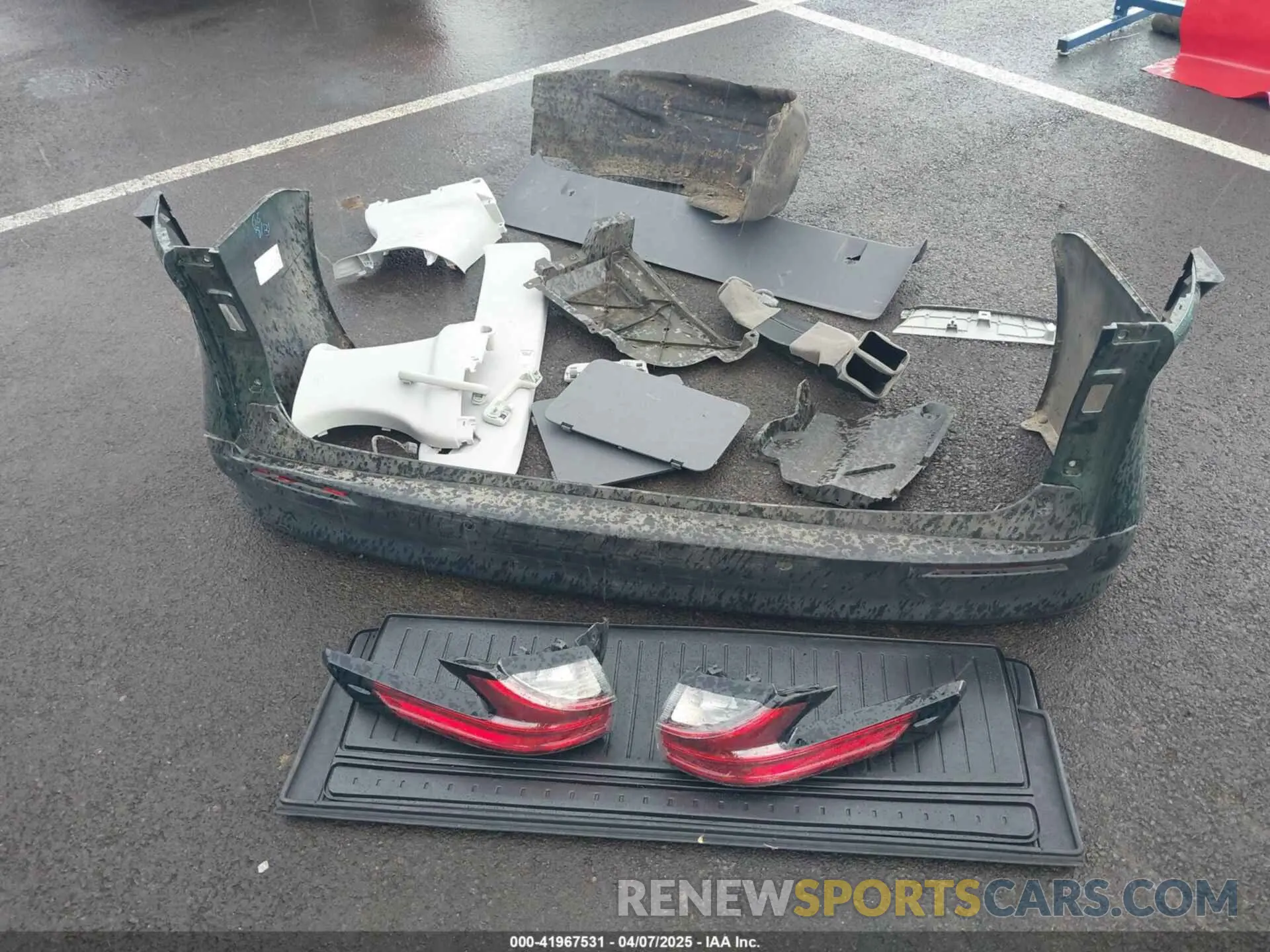 12 Photograph of a damaged car 5TDYSKFC5NS070429 TOYOTA SIENNA 2022