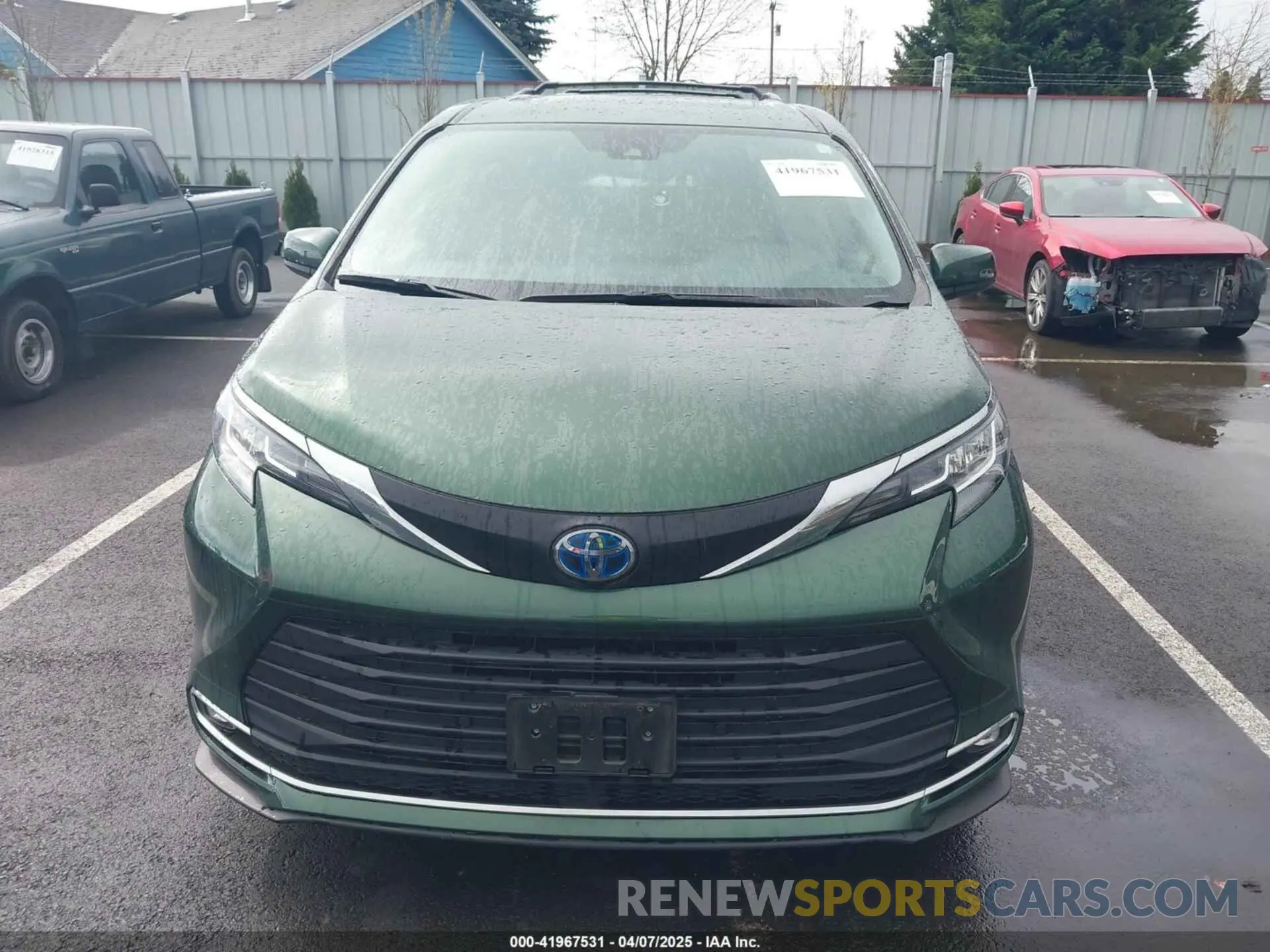 13 Photograph of a damaged car 5TDYSKFC5NS070429 TOYOTA SIENNA 2022