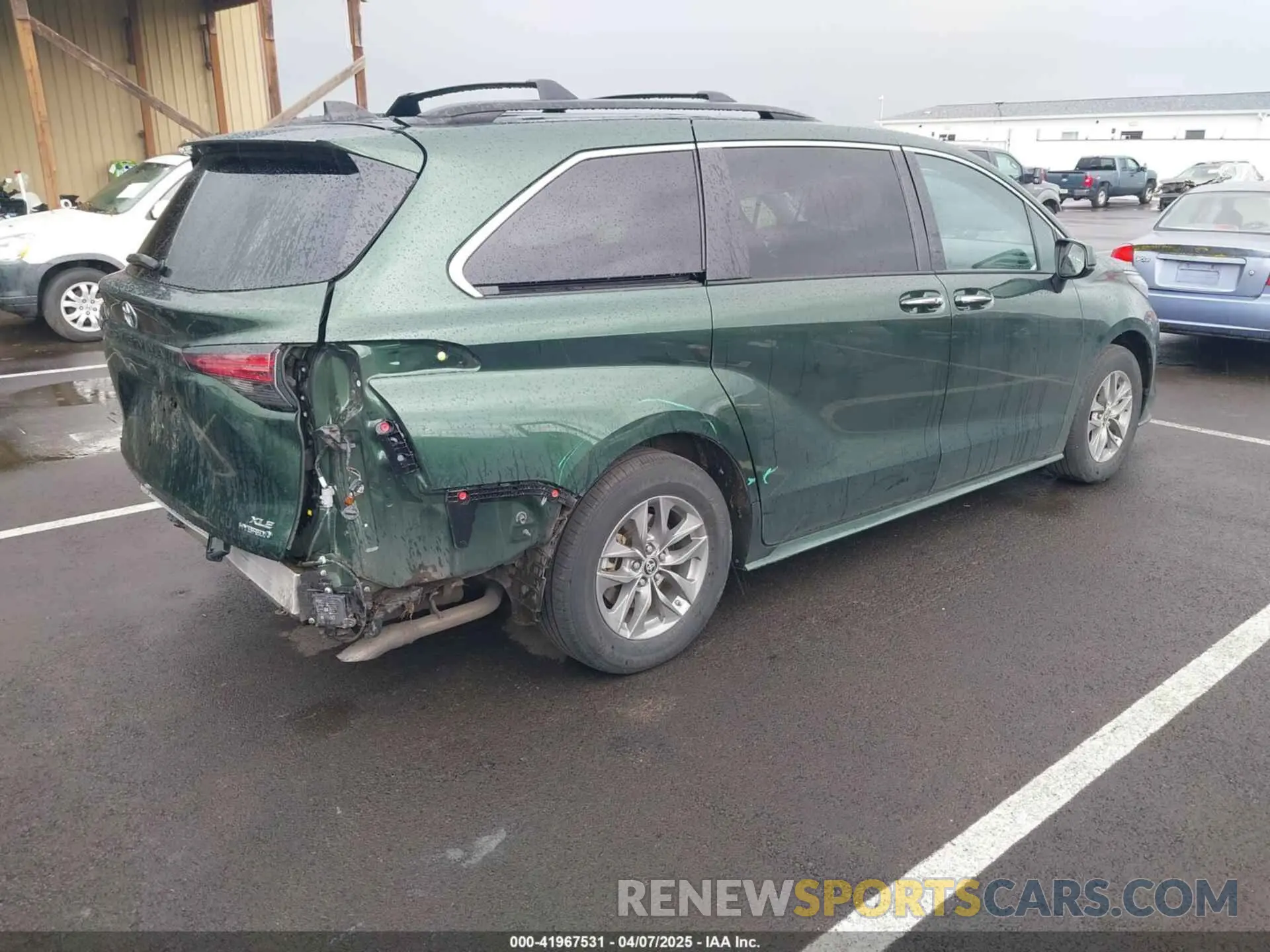4 Photograph of a damaged car 5TDYSKFC5NS070429 TOYOTA SIENNA 2022