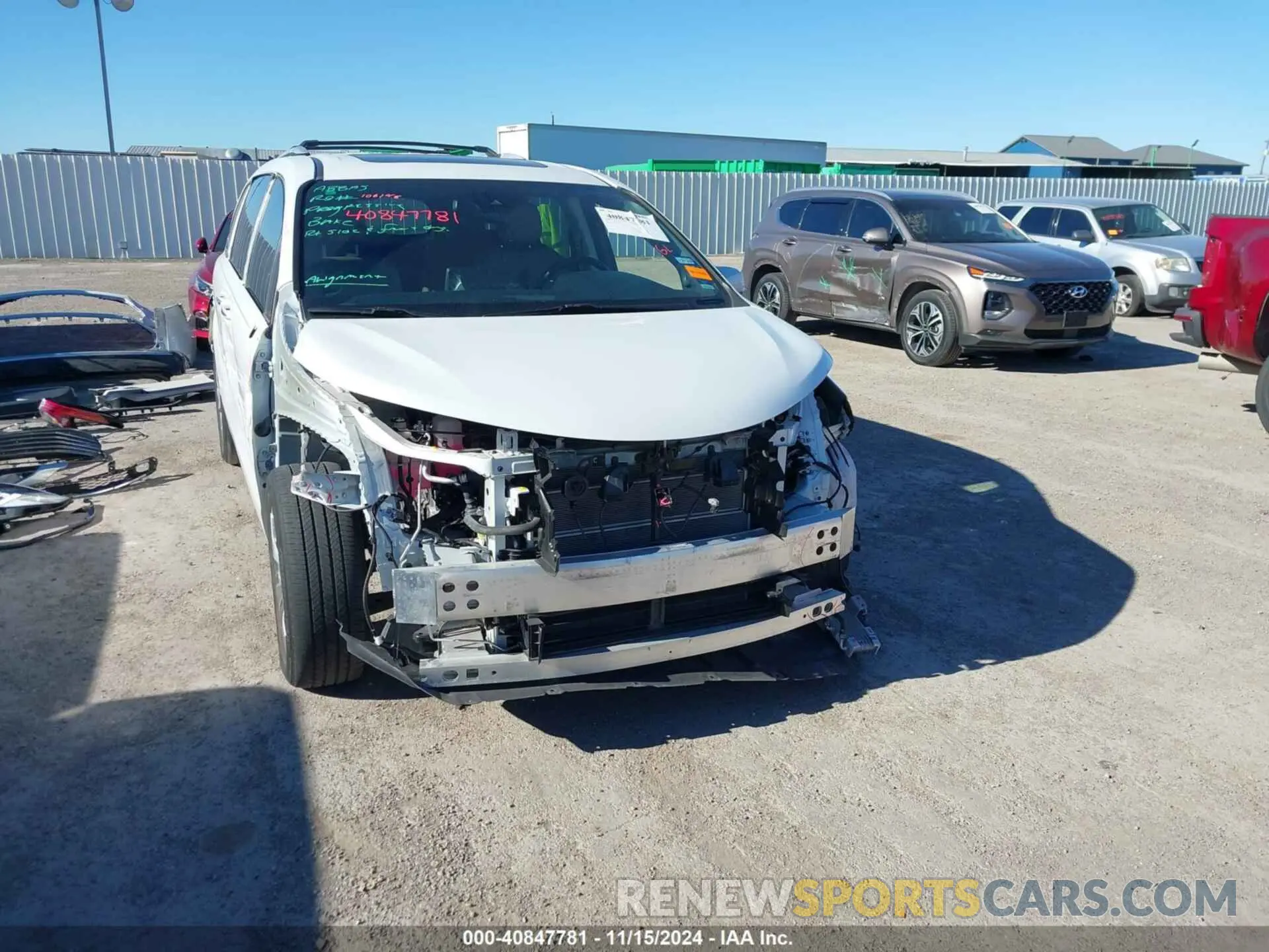 13 Photograph of a damaged car 5TDZRKEC4NS078717 TOYOTA SIENNA 2022