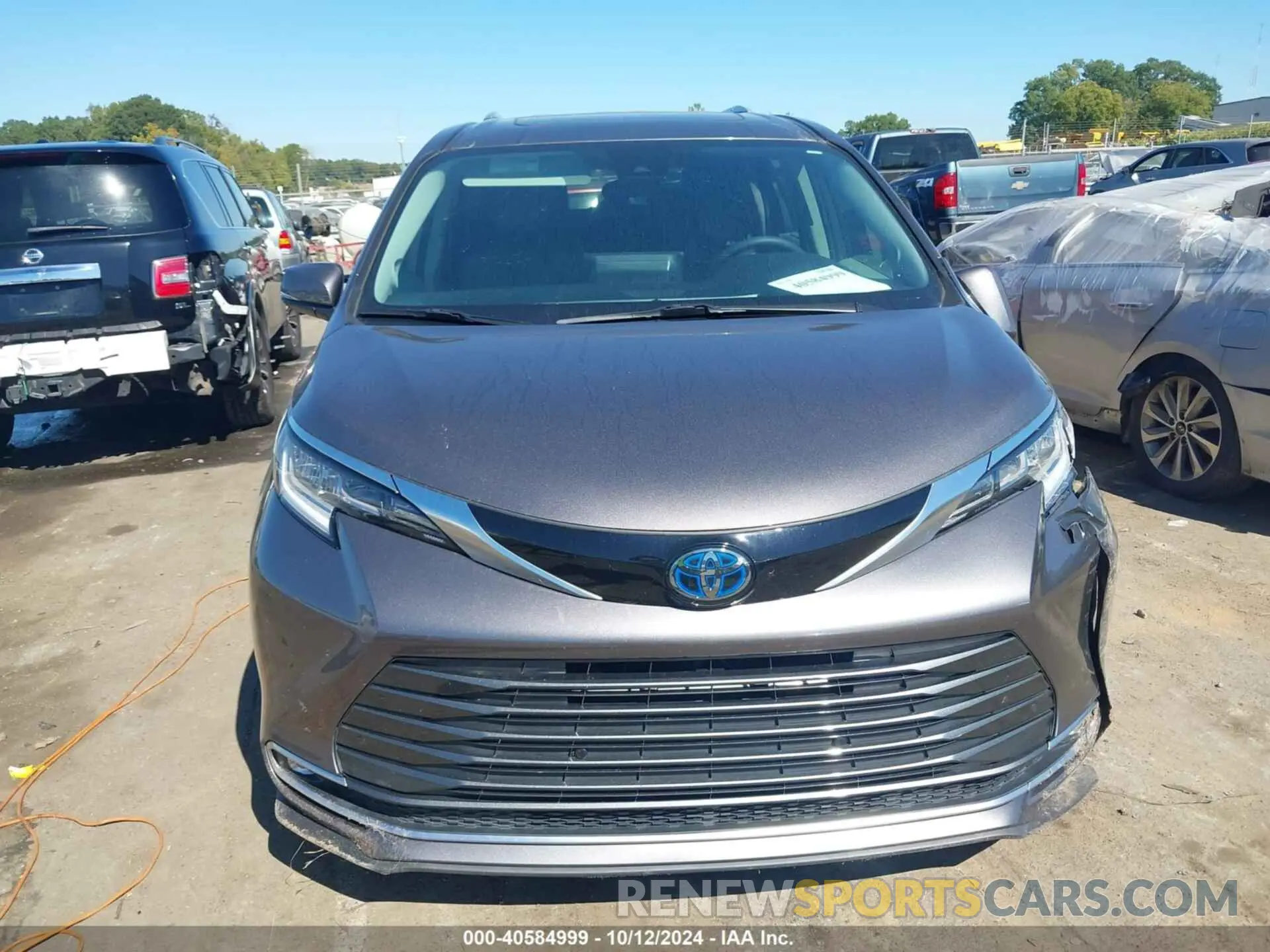 12 Photograph of a damaged car 5TDZRKEC5NS085711 TOYOTA SIENNA 2022