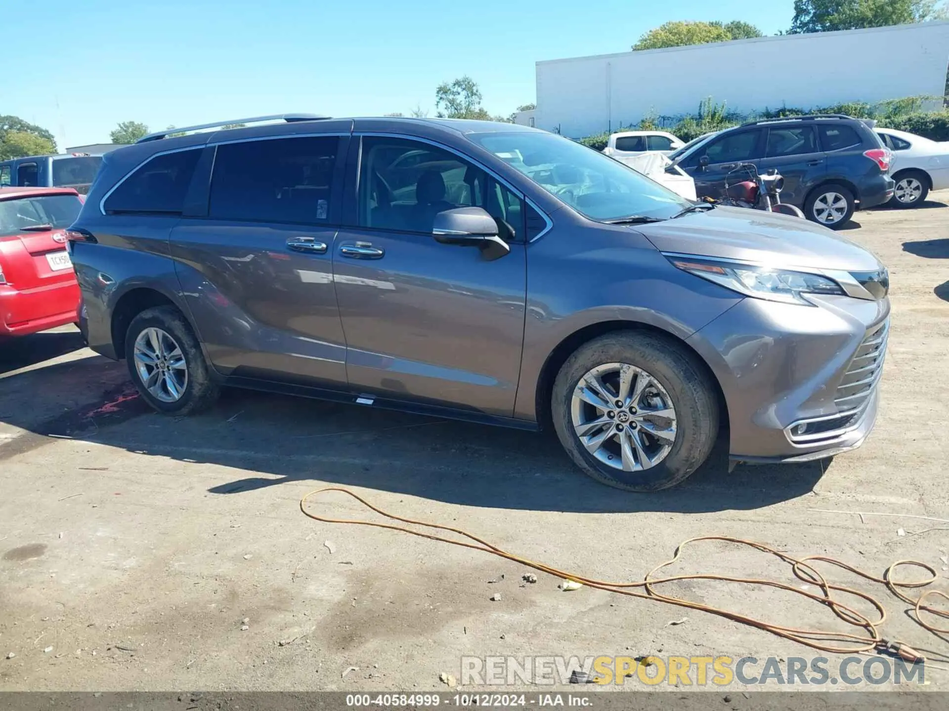13 Photograph of a damaged car 5TDZRKEC5NS085711 TOYOTA SIENNA 2022
