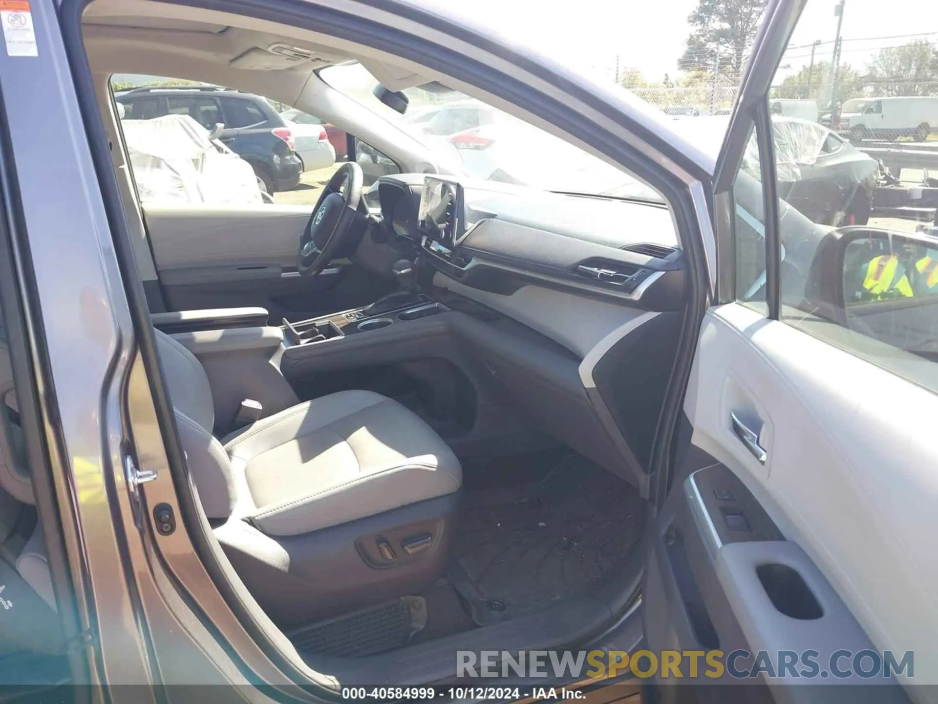 5 Photograph of a damaged car 5TDZRKEC5NS085711 TOYOTA SIENNA 2022