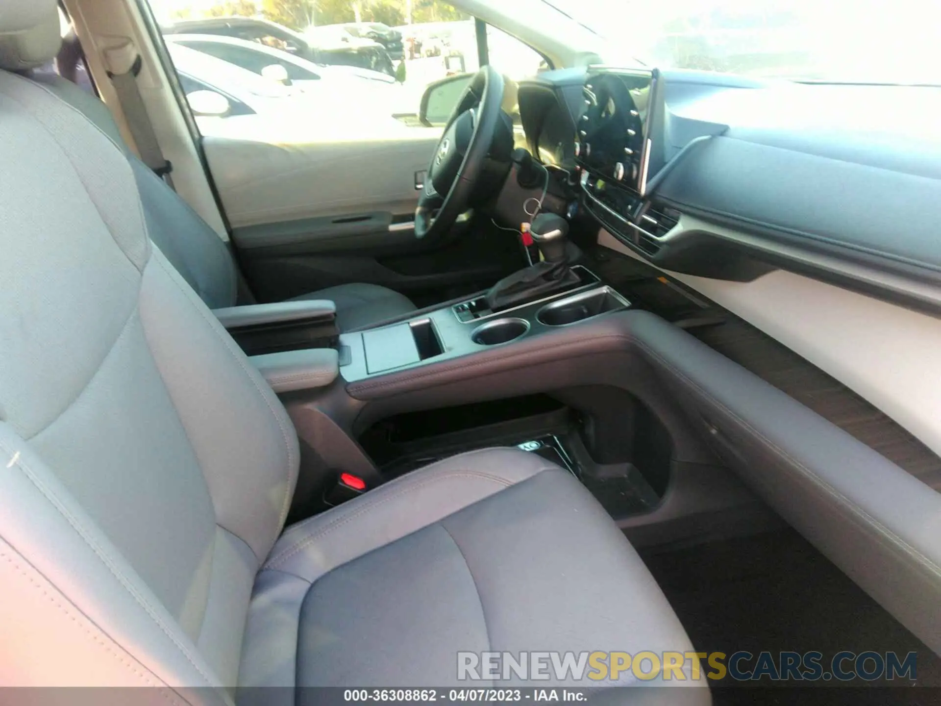 5 Photograph of a damaged car 5TDZRKEC5NS095817 TOYOTA SIENNA 2022