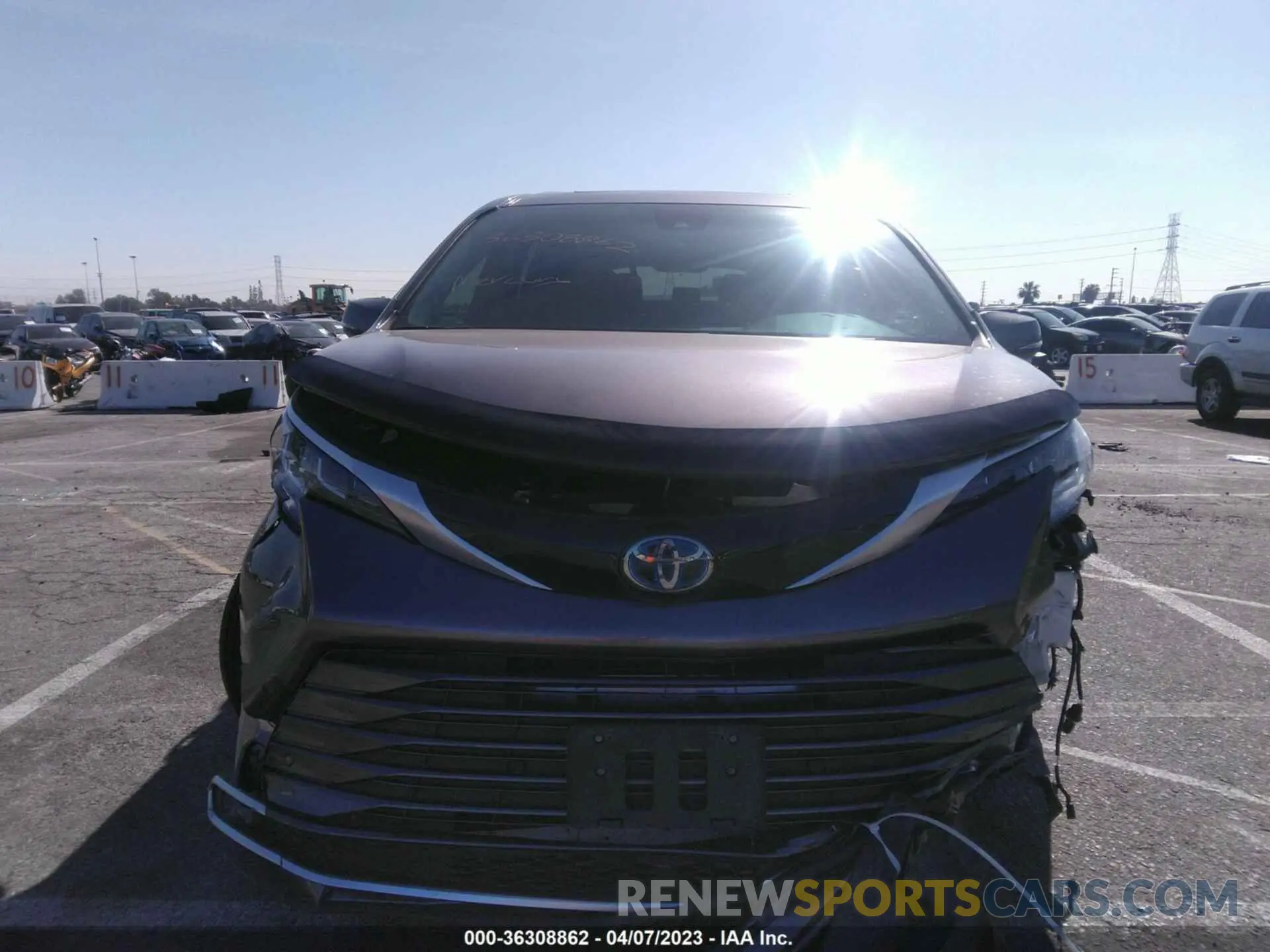 6 Photograph of a damaged car 5TDZRKEC5NS095817 TOYOTA SIENNA 2022