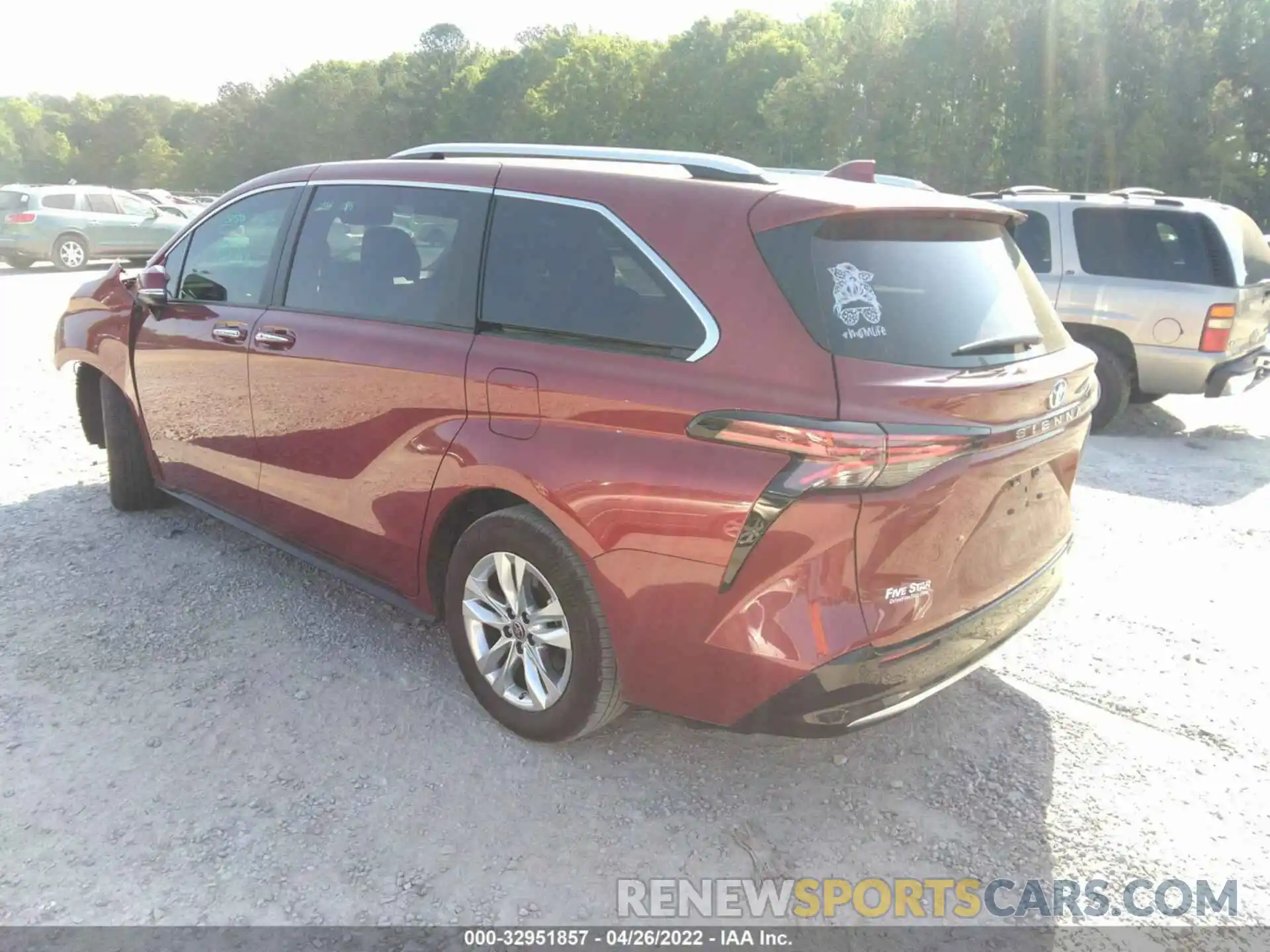 3 Photograph of a damaged car 5TDZRKEC9NS103613 TOYOTA SIENNA 2022