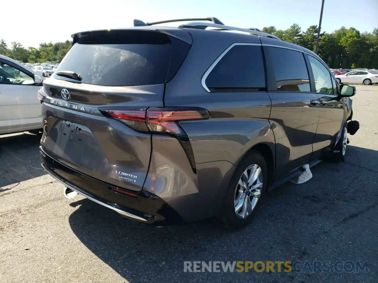 4 Photograph of a damaged car 5TDZSKFC1NS059092 TOYOTA SIENNA 2022