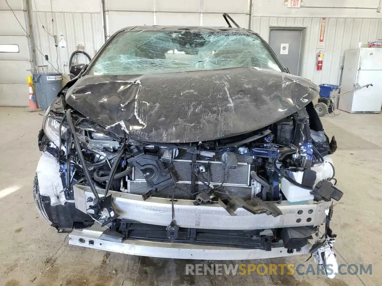 5 Photograph of a damaged car 5TDZSKFC2NS047453 TOYOTA SIENNA 2022