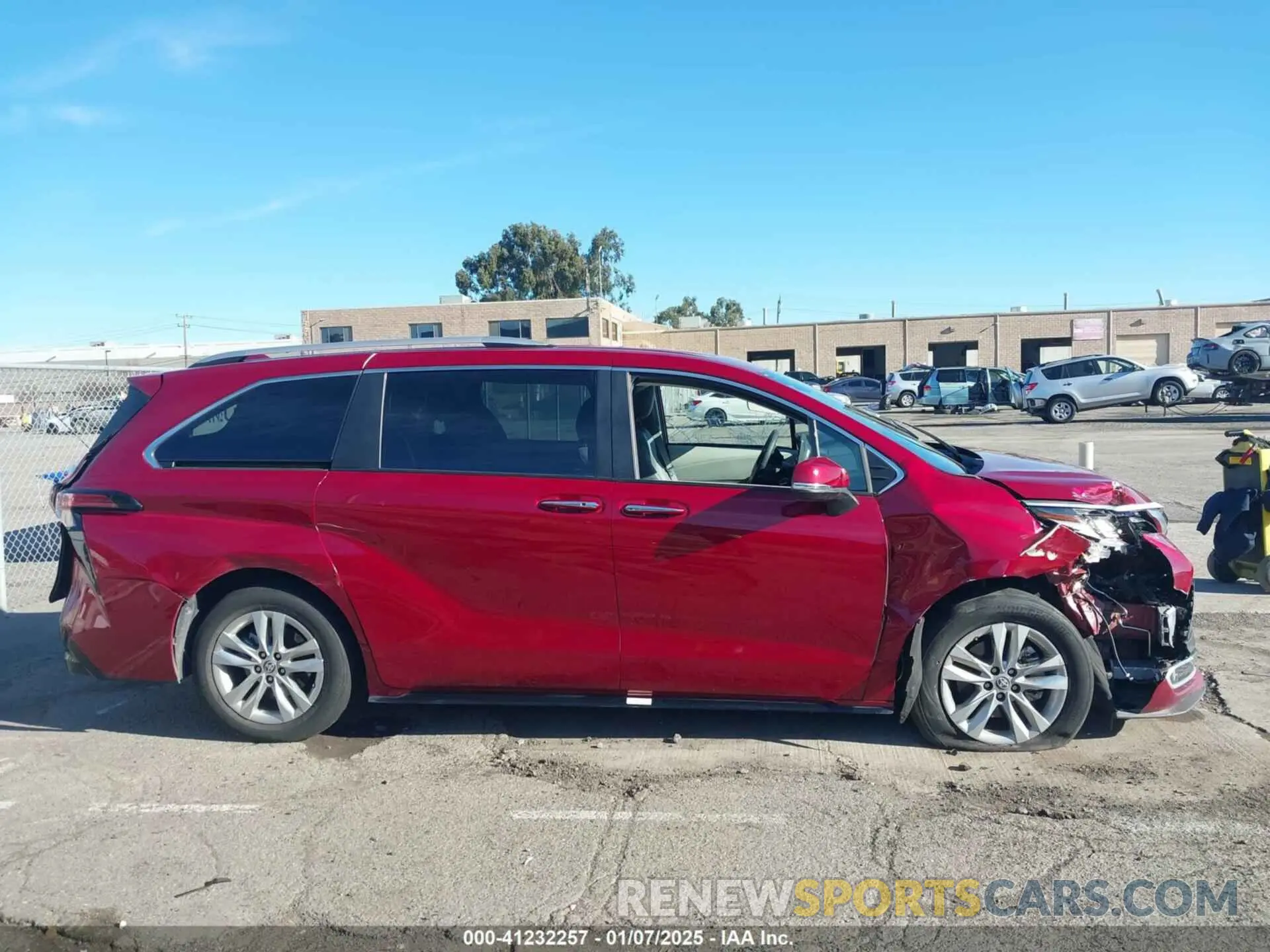 13 Photograph of a damaged car 5TDZSKFC2NS073051 TOYOTA SIENNA 2022