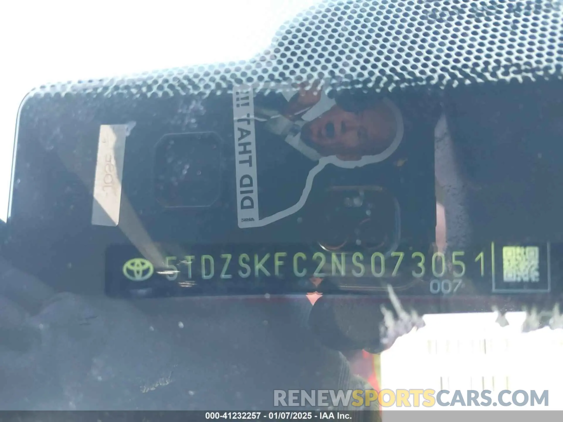 9 Photograph of a damaged car 5TDZSKFC2NS073051 TOYOTA SIENNA 2022