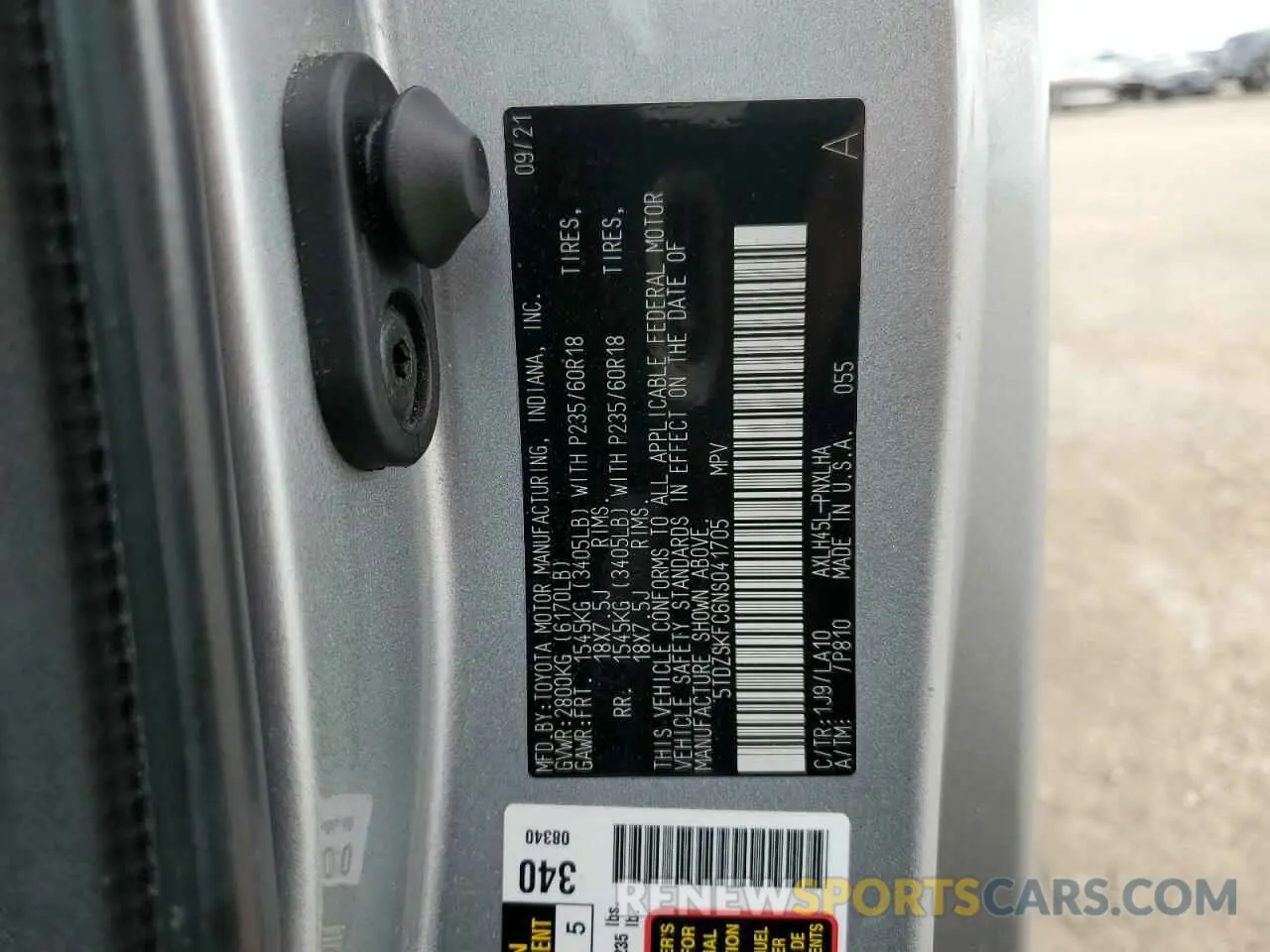13 Photograph of a damaged car 5TDZSKFC6NS041705 TOYOTA SIENNA 2022